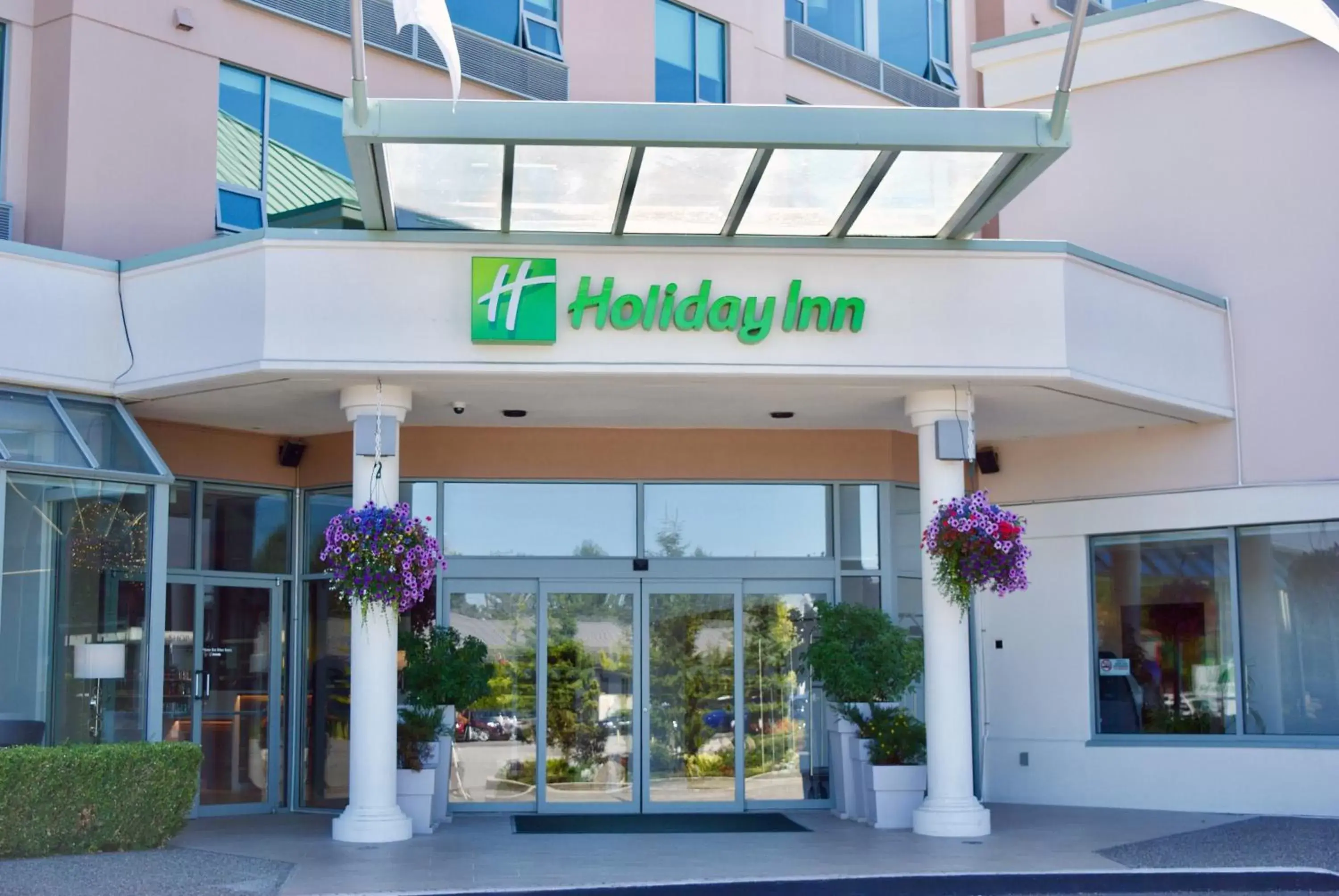 Property building in Holiday Inn Vancouver Airport Richmond, an IHG Hotel