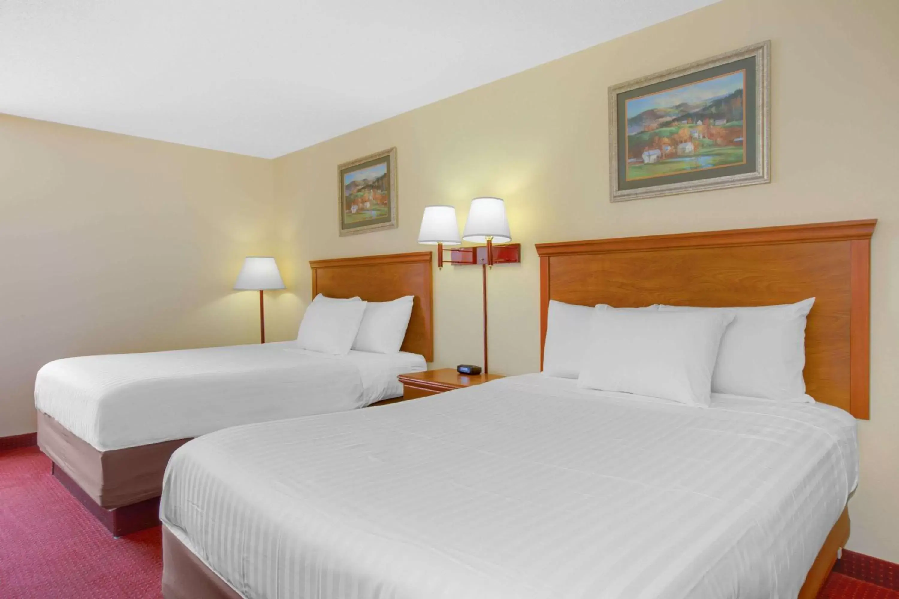 Photo of the whole room, Bed in Days Inn by Wyndham Mount Hope