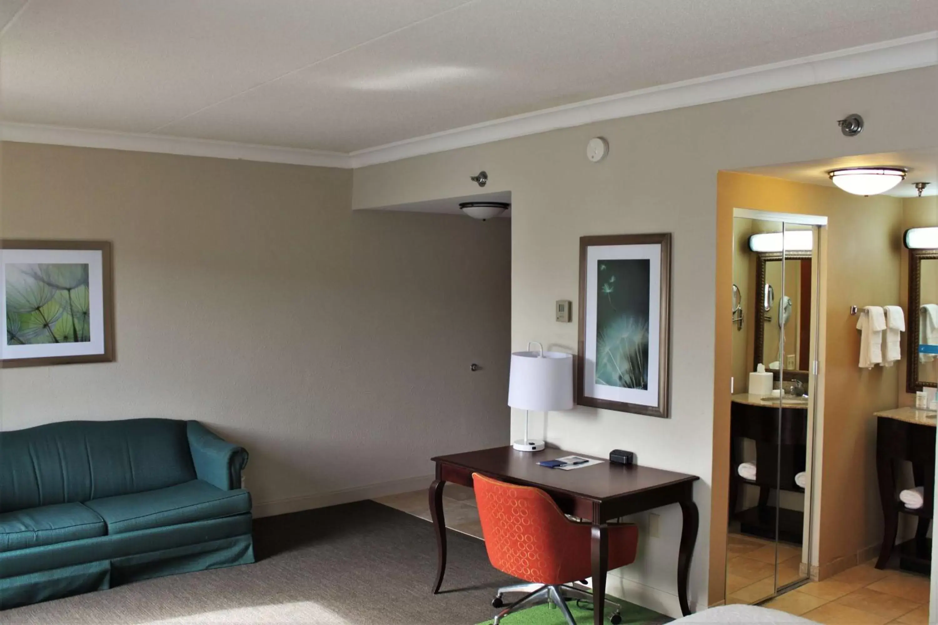 Bedroom, Seating Area in Hampton Inn Americus