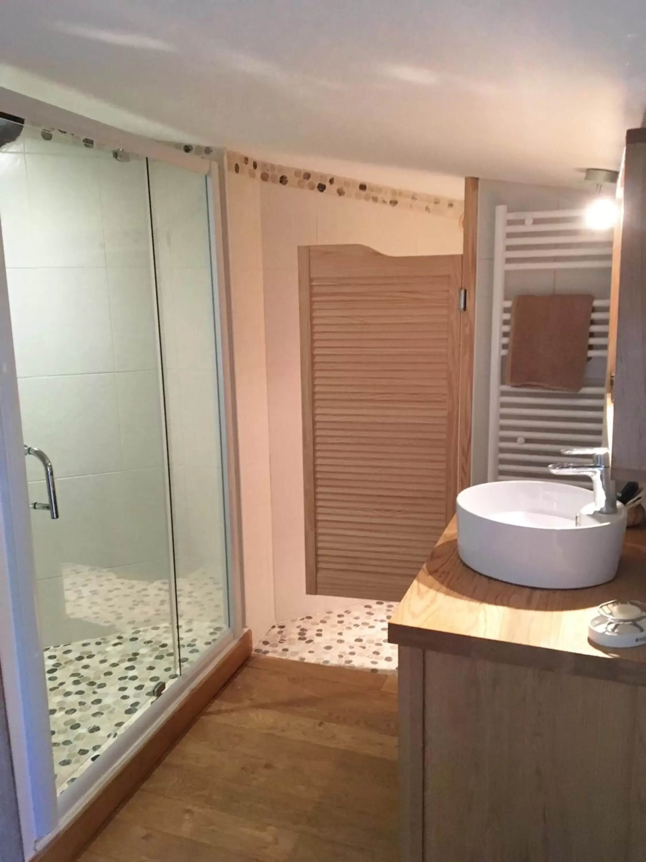 Bathroom in Clos de Mont July, architecture XVIIIe au cœur de la nature