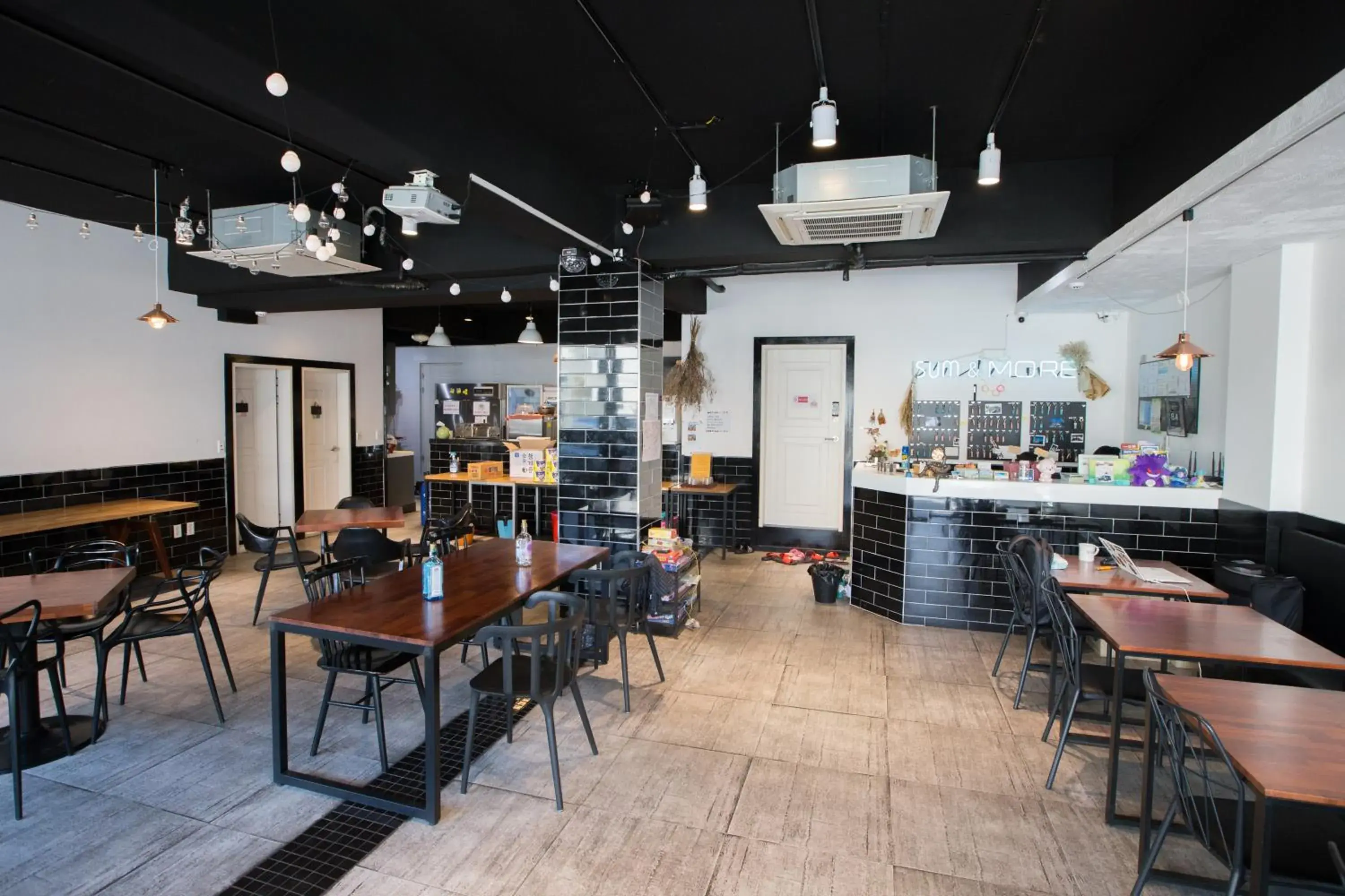 Seating area, Restaurant/Places to Eat in Sum Guest House Jeju Airport