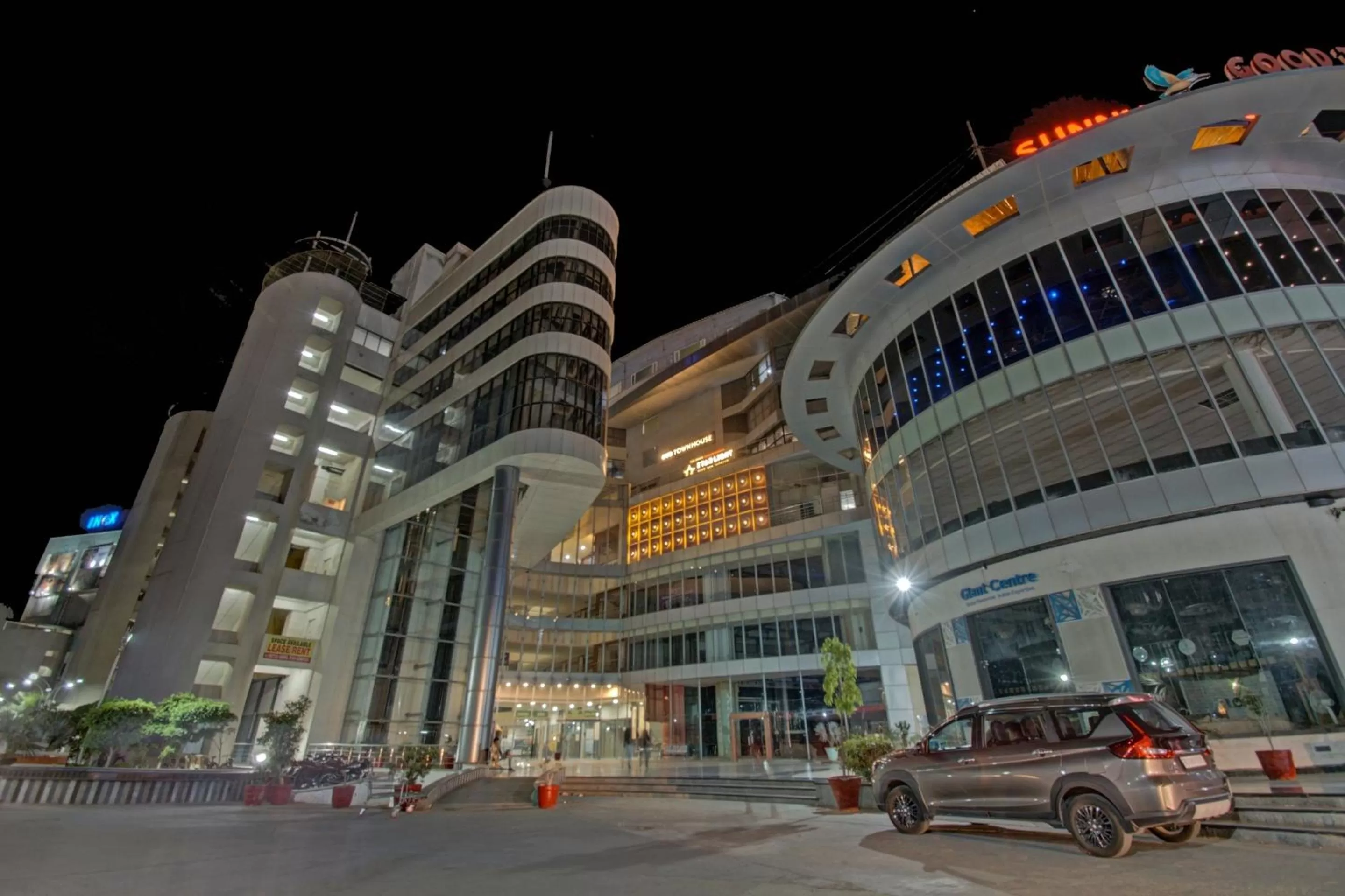 Facade/entrance, Property Building in Super OYO Townhouse 132 Hotel The Grand