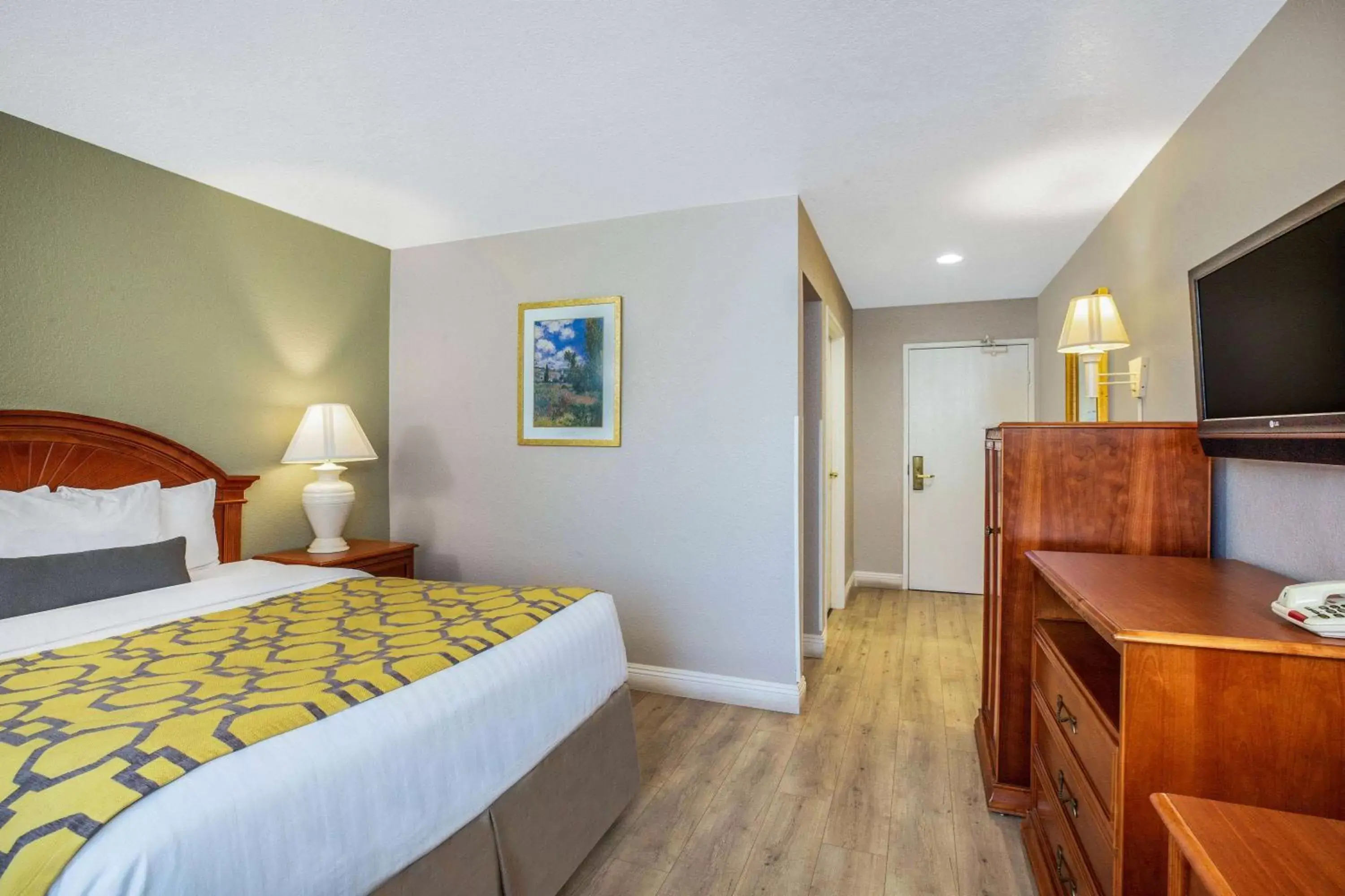 Bedroom, Bed in Baymont by Wyndham Tehachapi Bedroom, Bed in Baymont by Wyndham Tehachapi