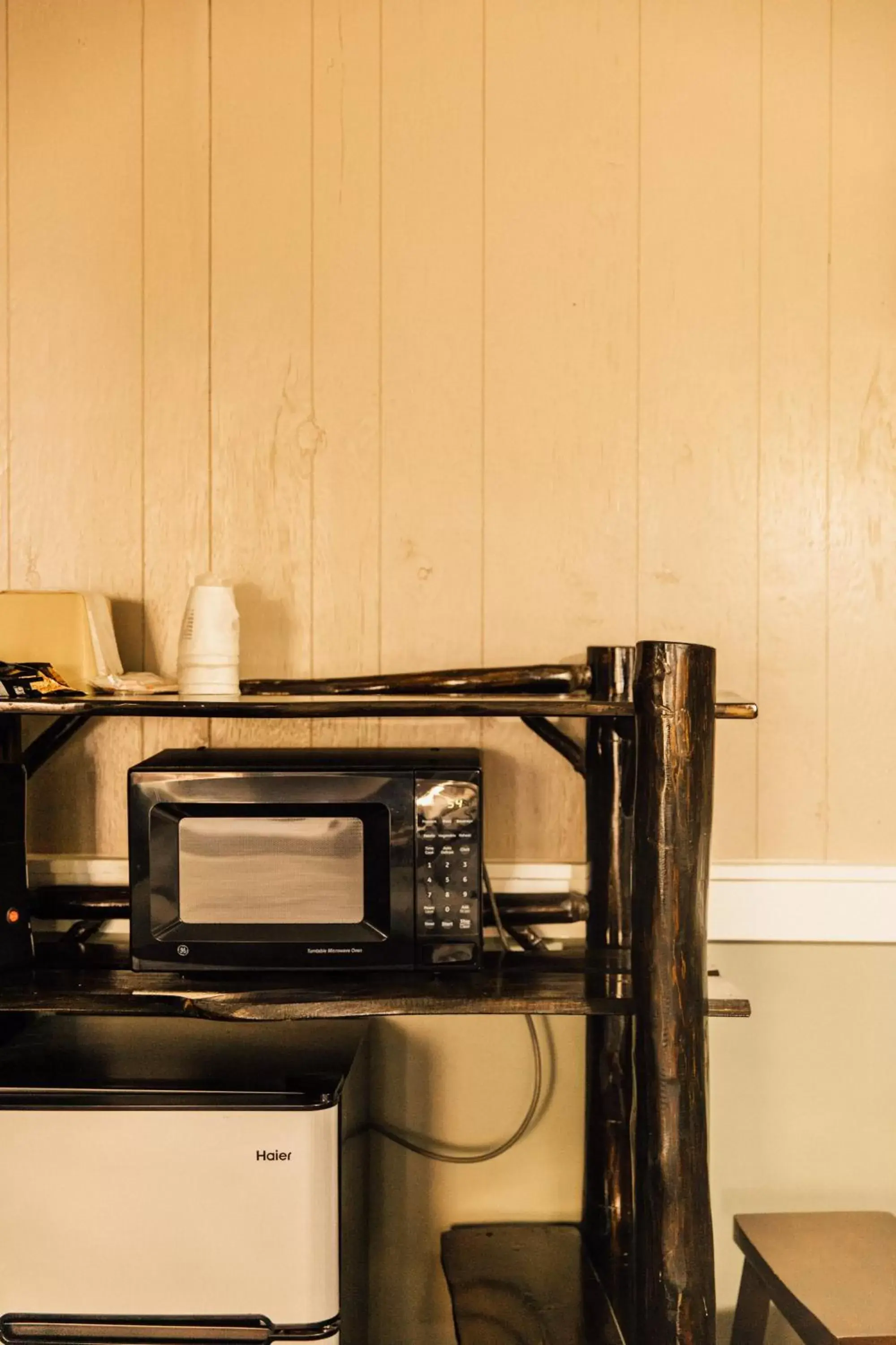 Photo of the whole room, Kitchen/Kitchenette in Brookside Lodge