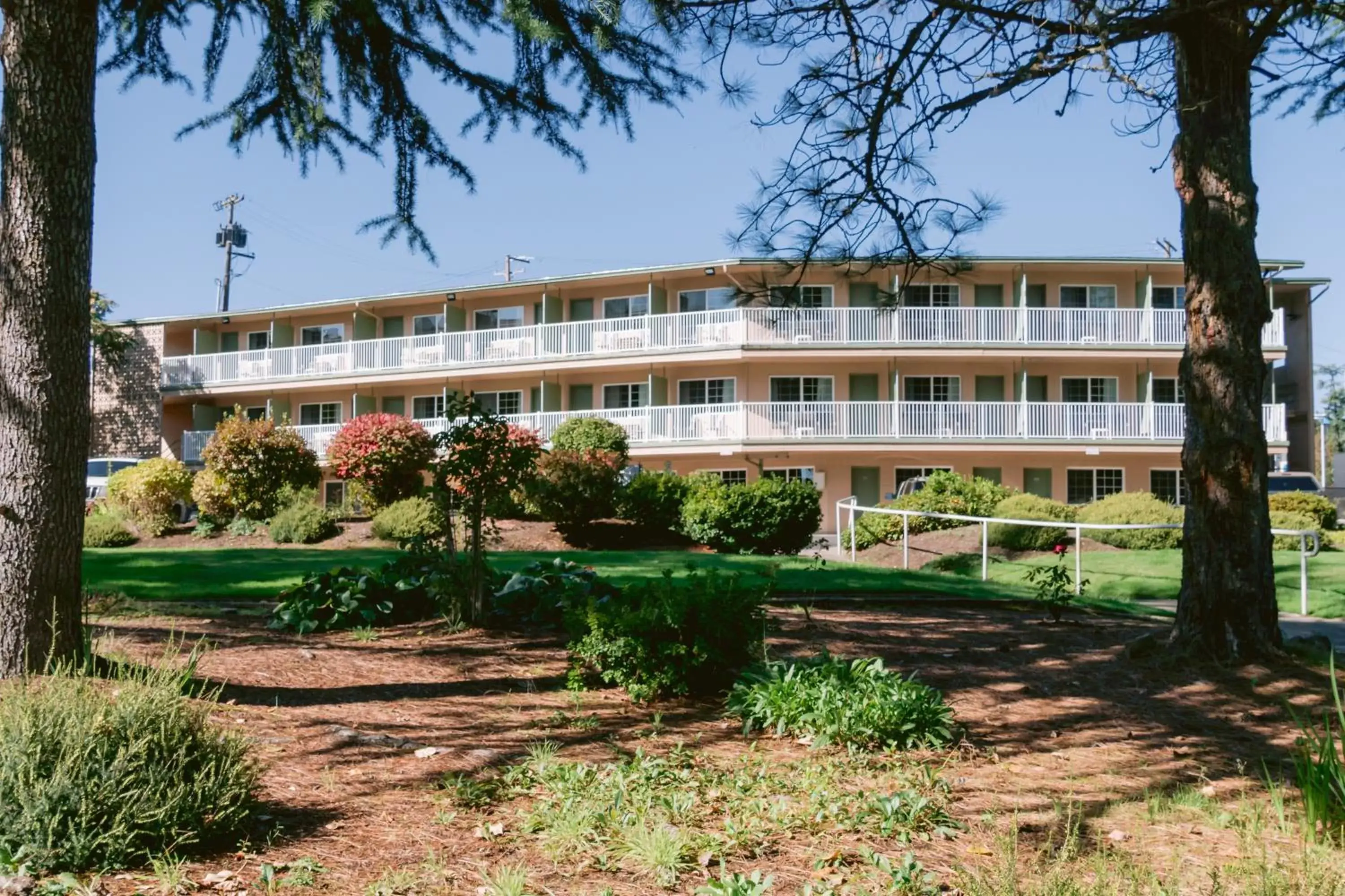 Property Building in Riverfront Inn Roseburg