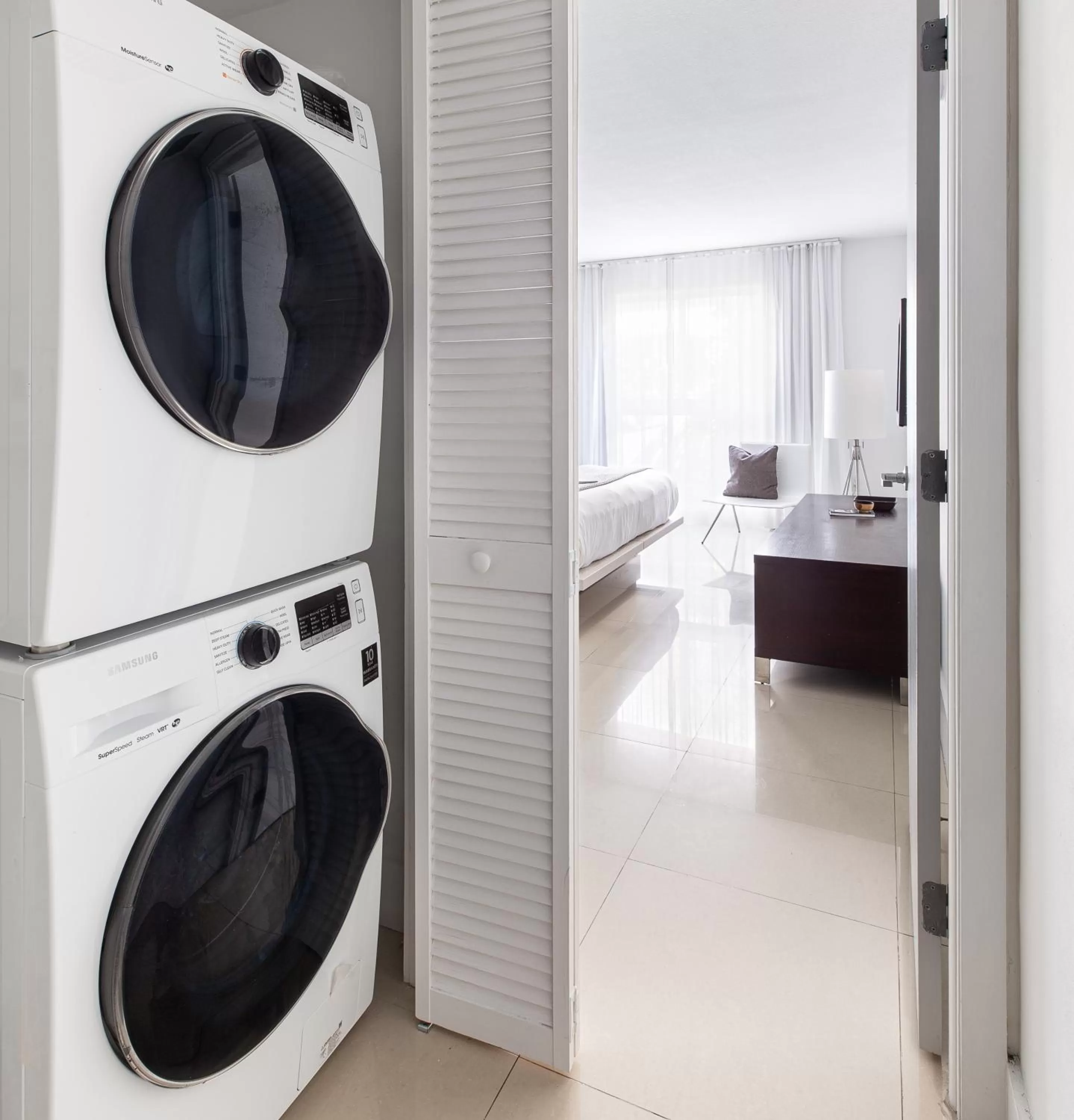 laundry, Bed in Beach Haus Bal Harbour