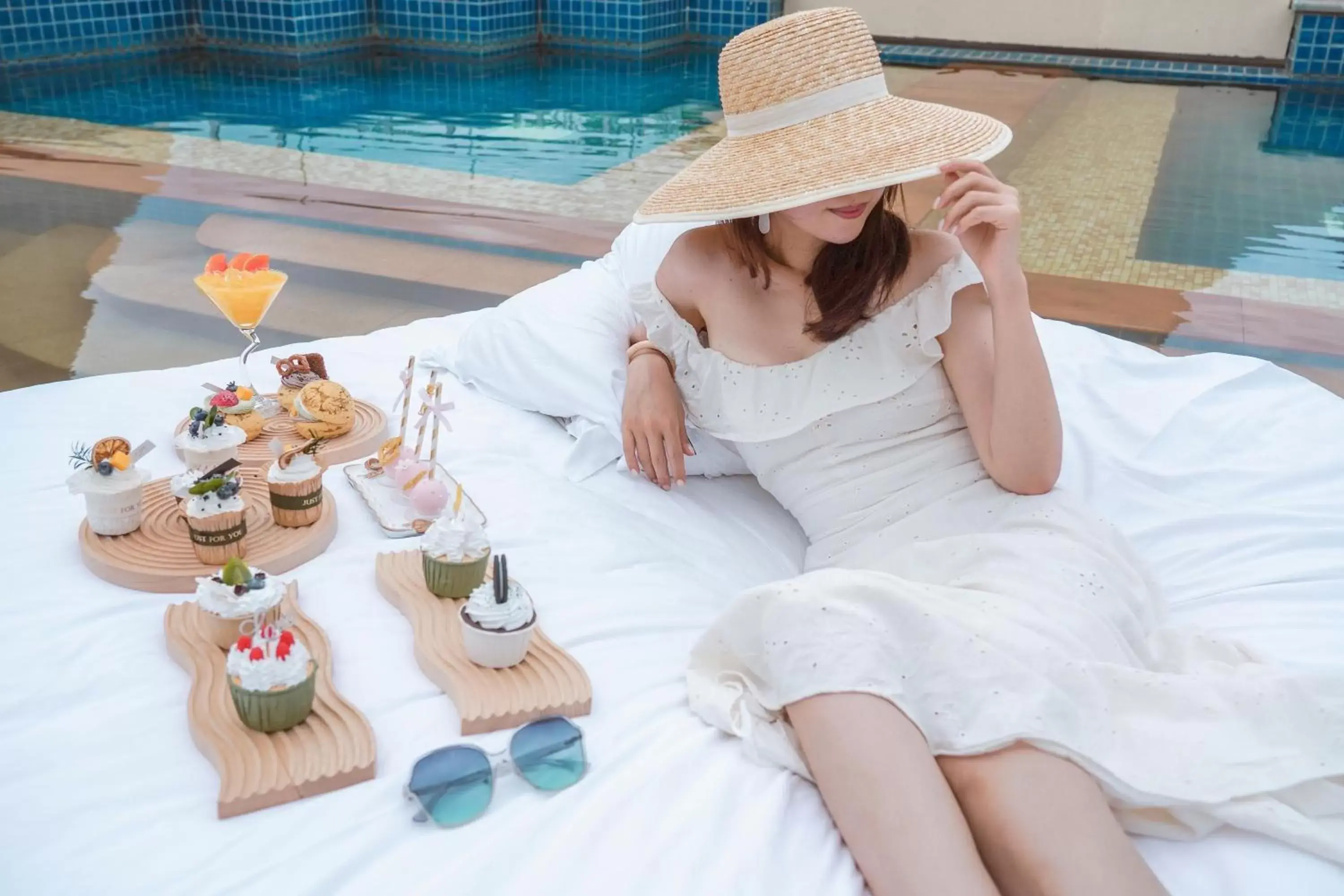 Swimming pool in Pullman Sanya Yalong Bay Villas & Resort