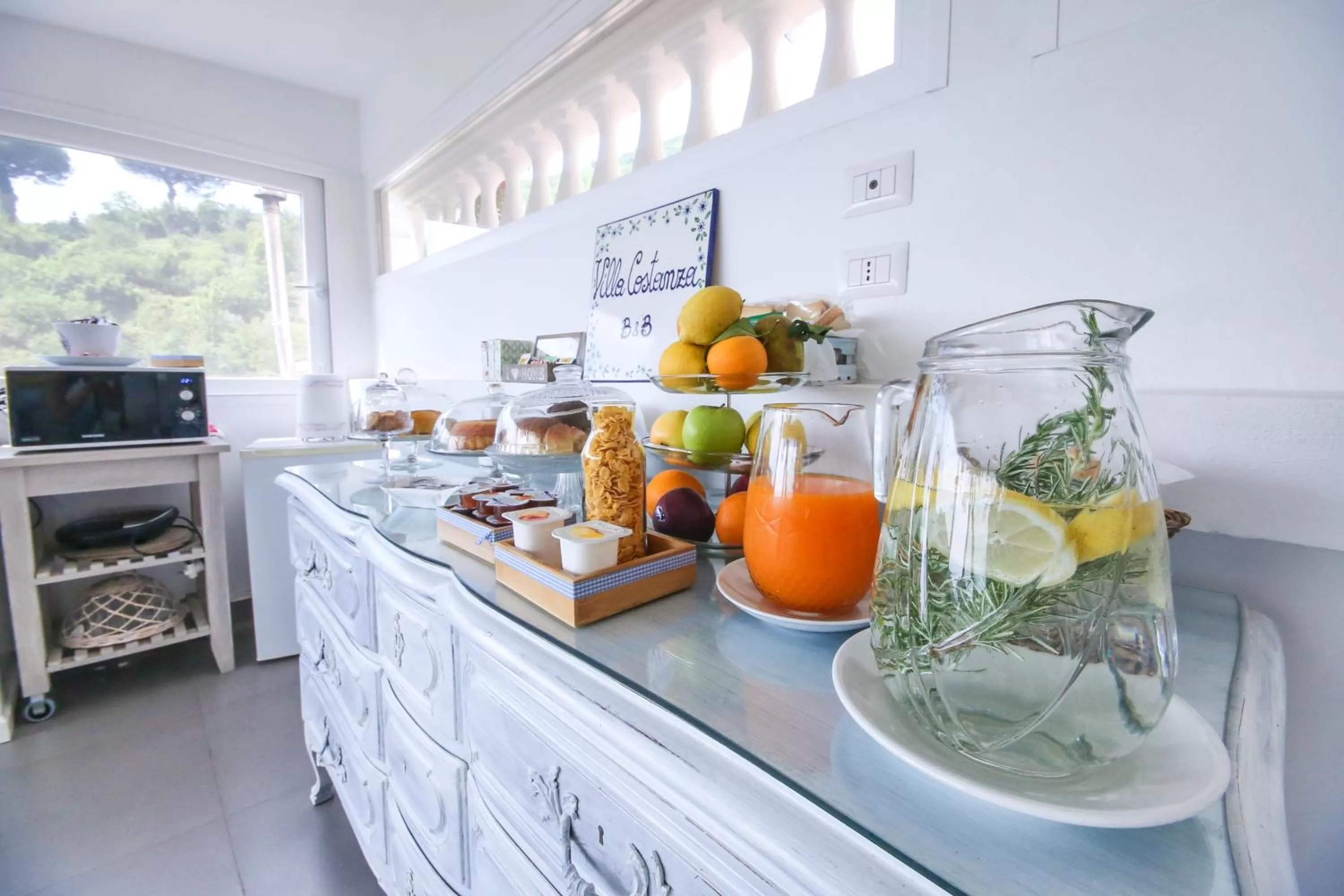 Breakfast in Villa Costanza sorrento B&b