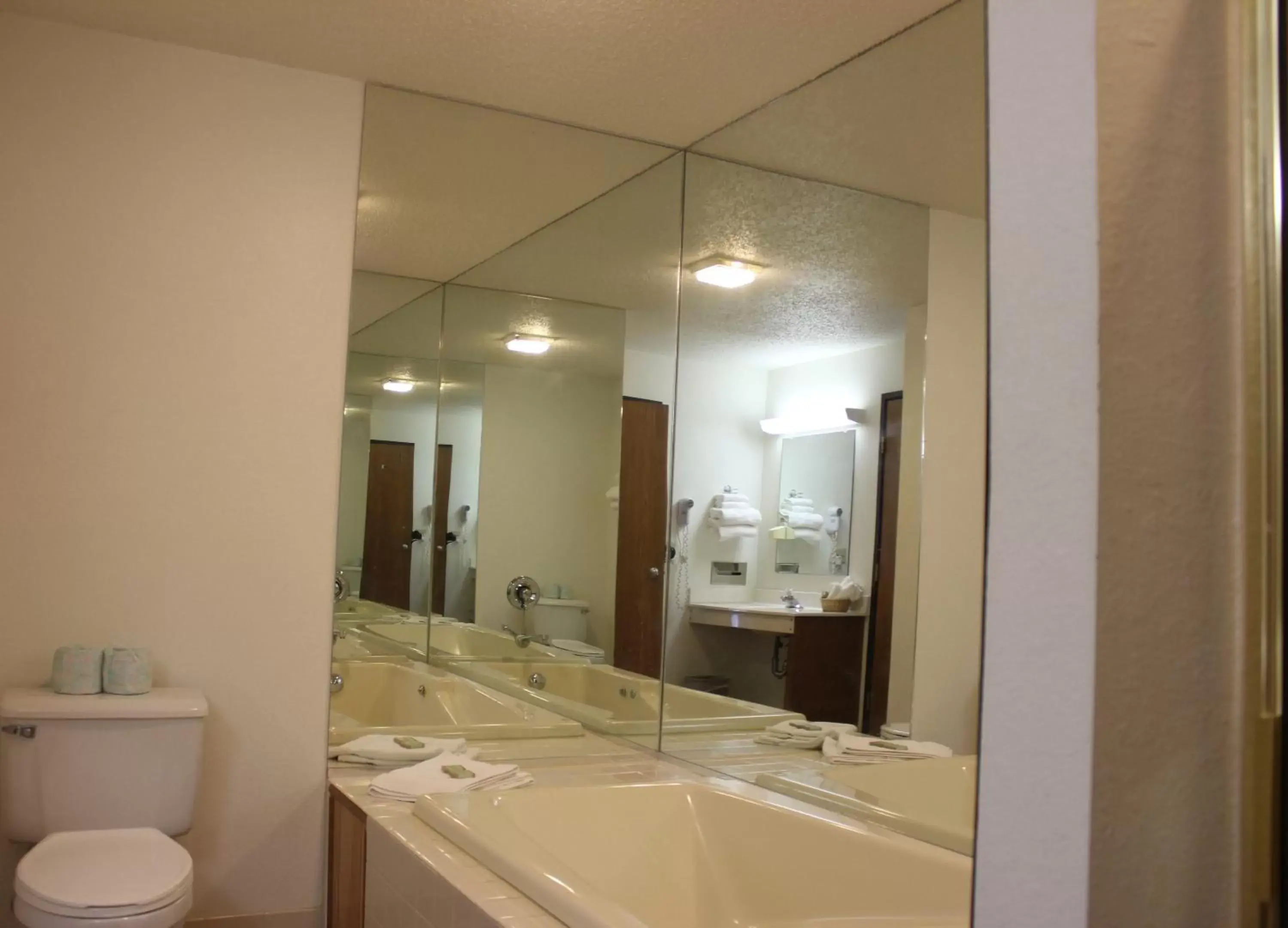 Bathroom in Motel 6-Saukville, WI