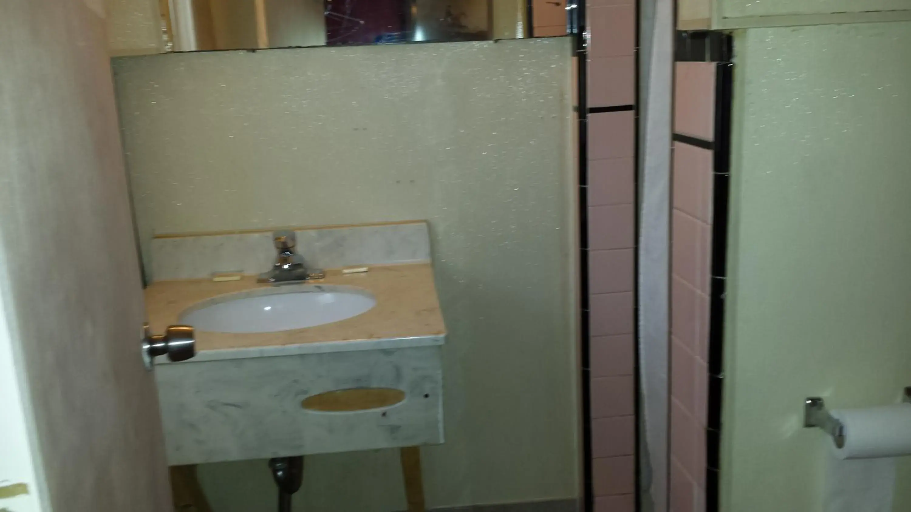 Bathroom in Hallmark Motel