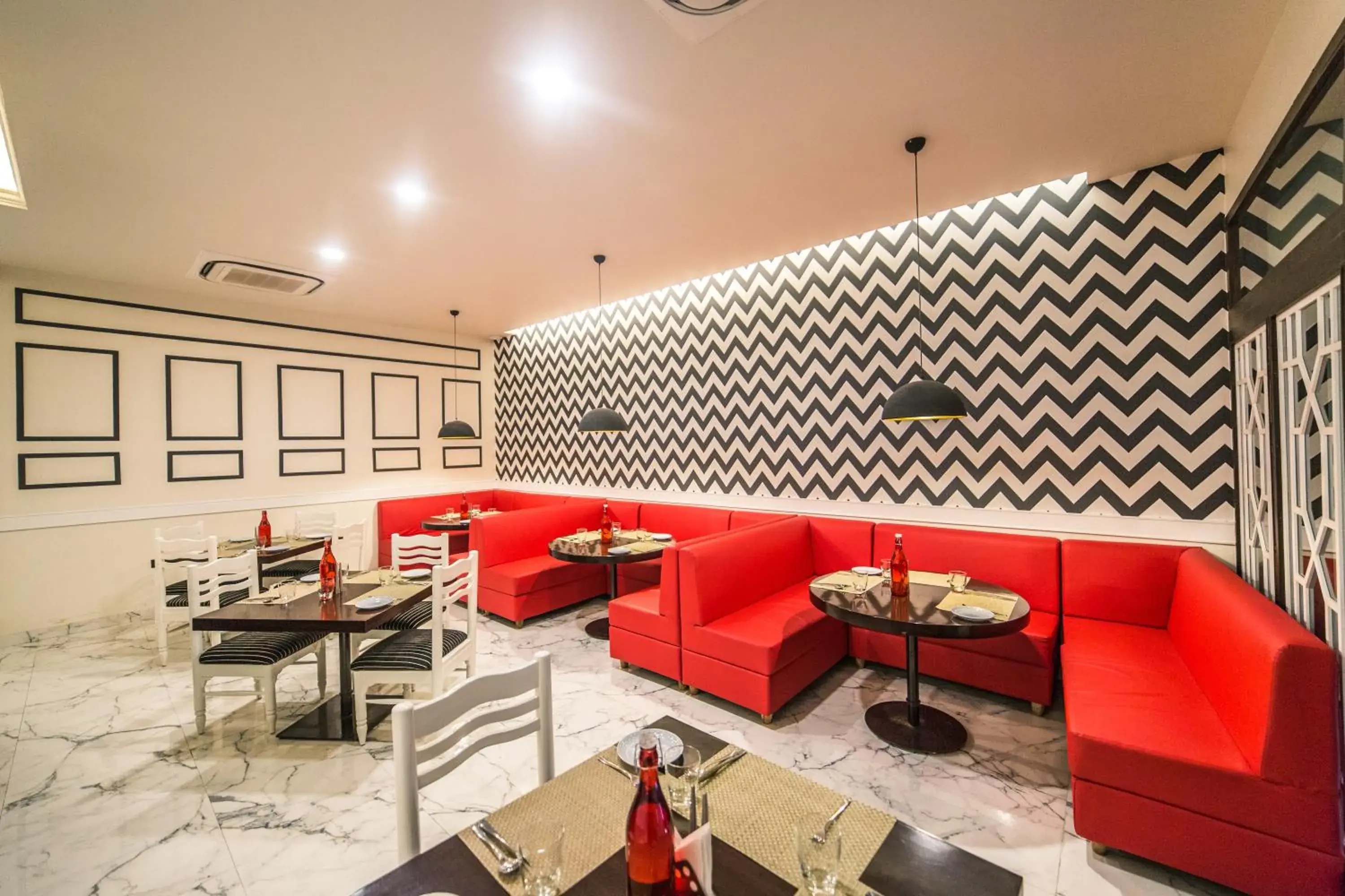 Restaurant/places to eat in Diamond Hotel Restaurant/places to eat in Diamond Hotel