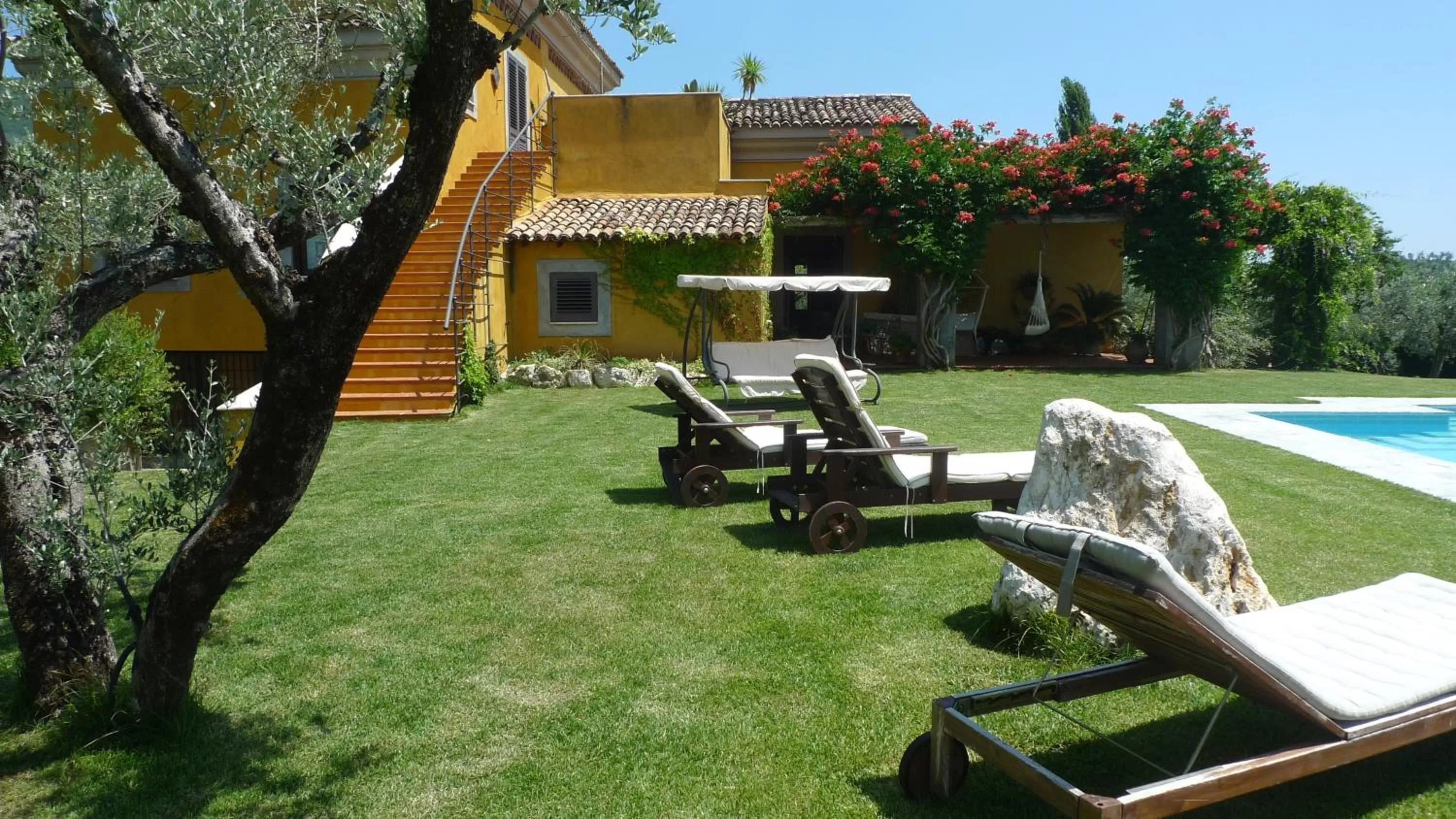 Property Building in Le Ninfee