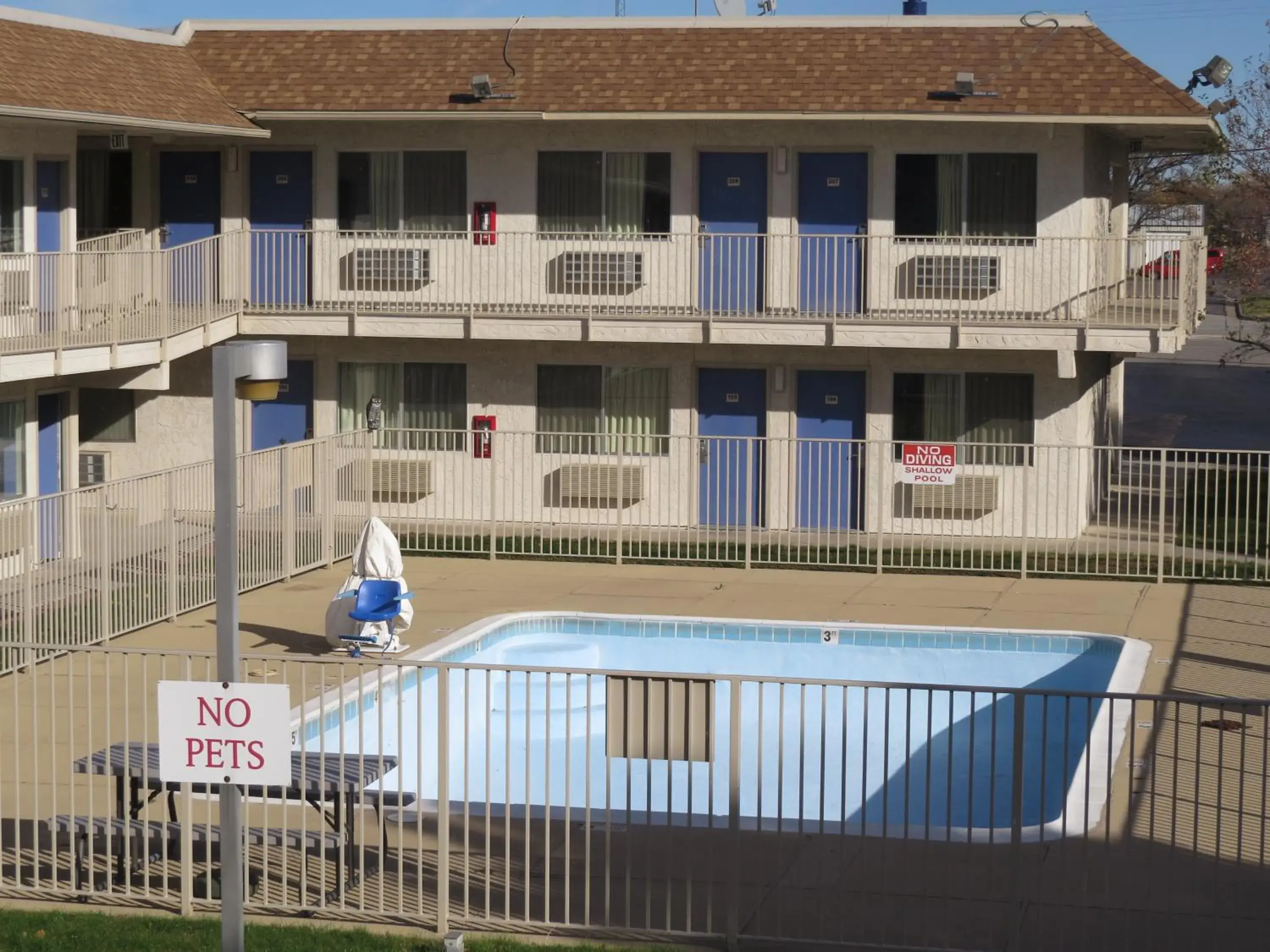 Swimming pool in Motel 6-Mitchell, SD Swimming pool in Motel 6-Mitchell, SD