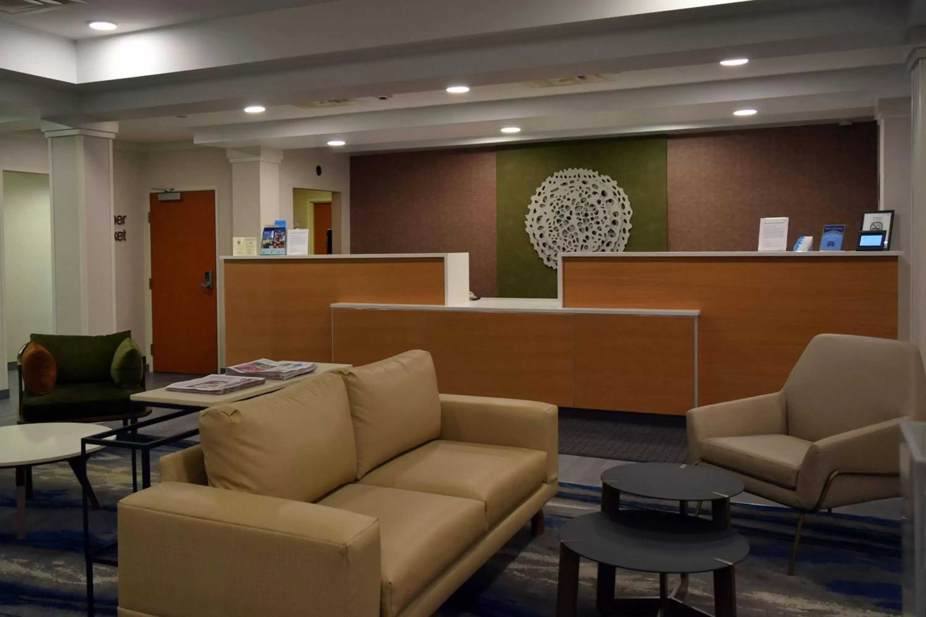 Lobby or reception, Lobby/Reception in Fairfield by Marriott Youngstown/Austintown