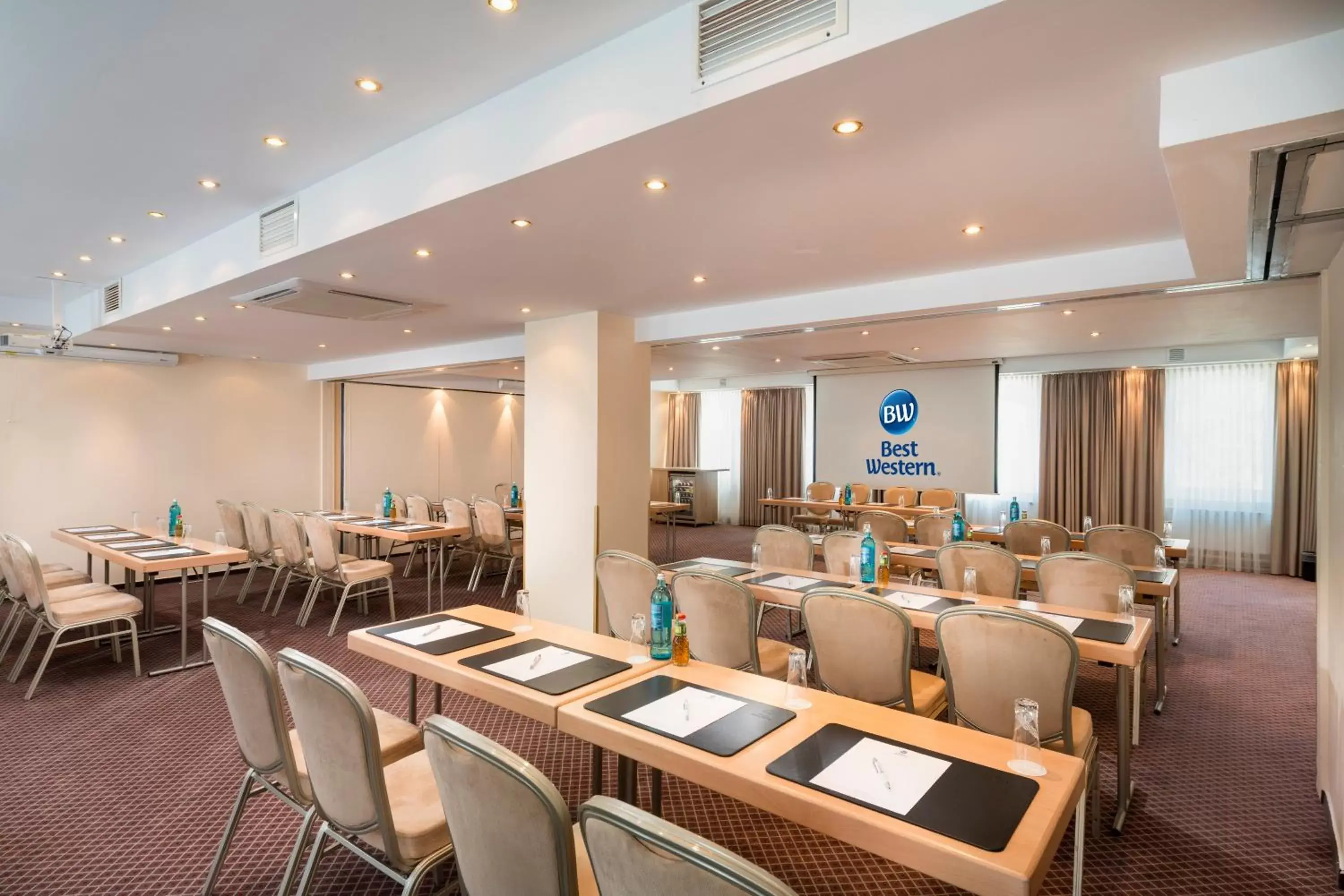 Meeting/conference room, Restaurant/Places to Eat in Best Western Hotel zur Post