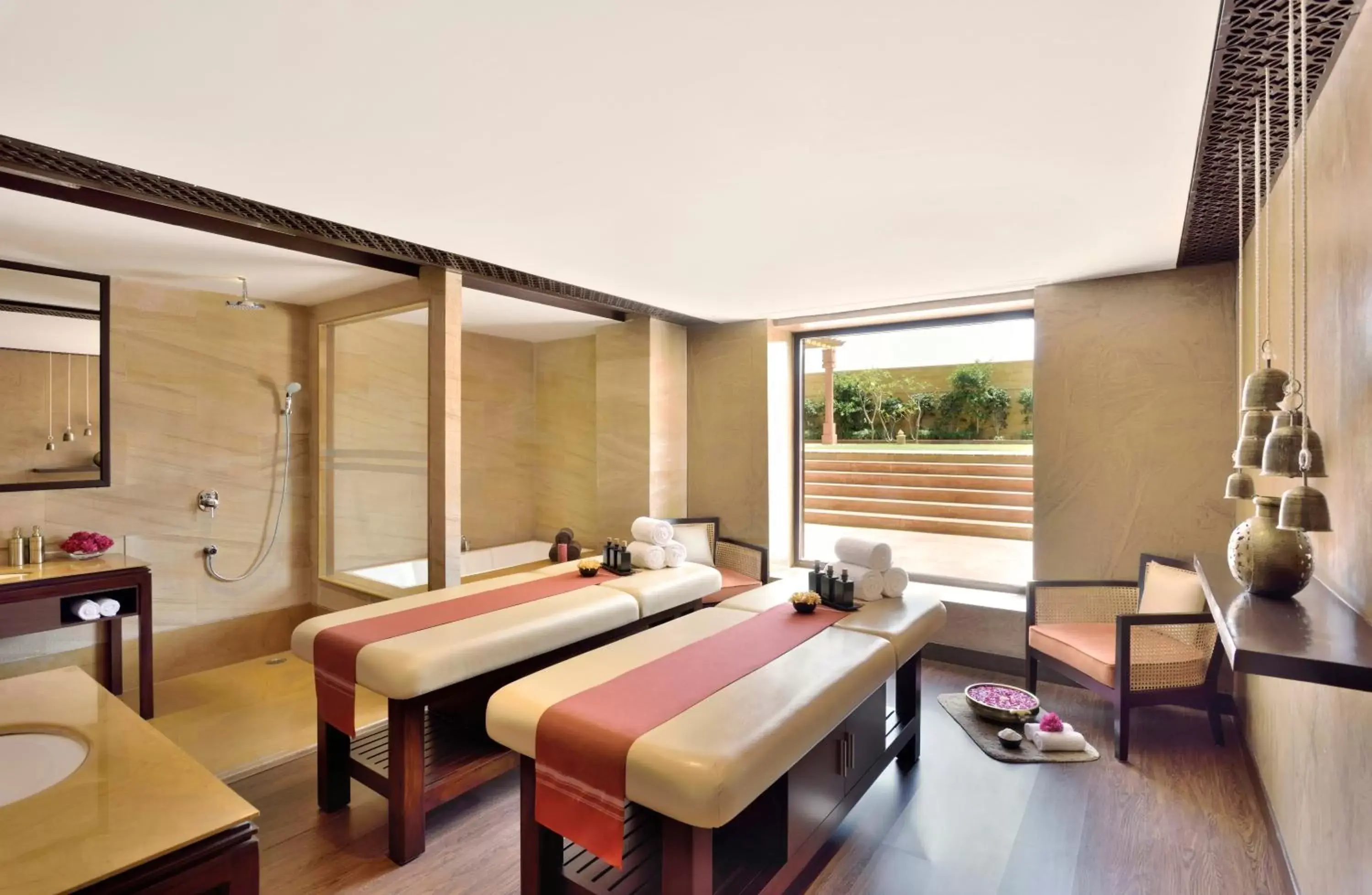 Bed in Jaisalmer Marriott Resort & Spa