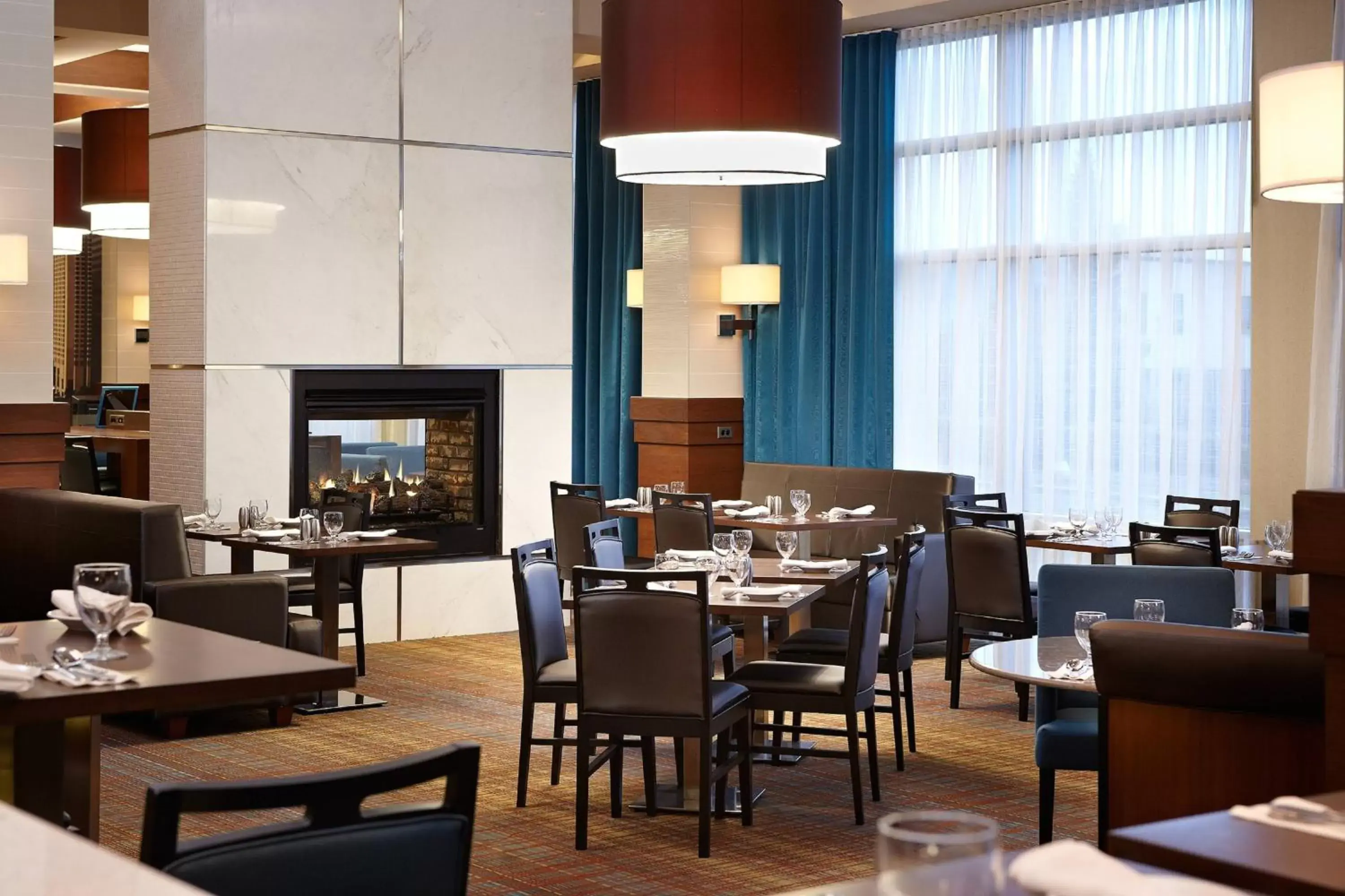 Restaurant/Places to Eat in Residence Inn by Marriott Montreal Airport