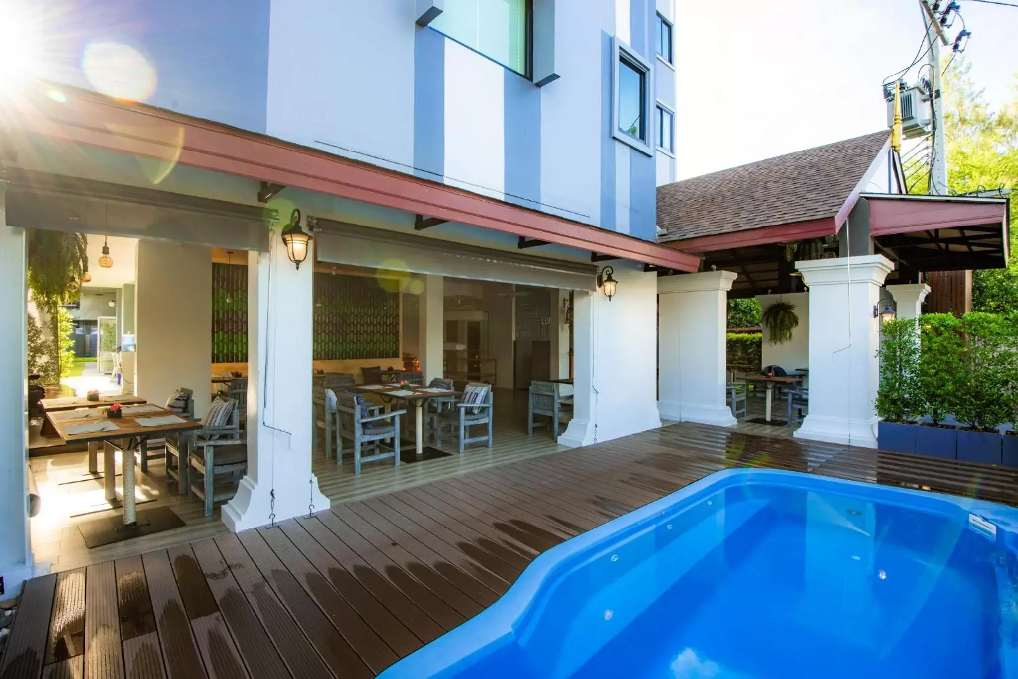 Swimming pool in Luck Thai Hotel Swimming pool in Luck Thai Hotel