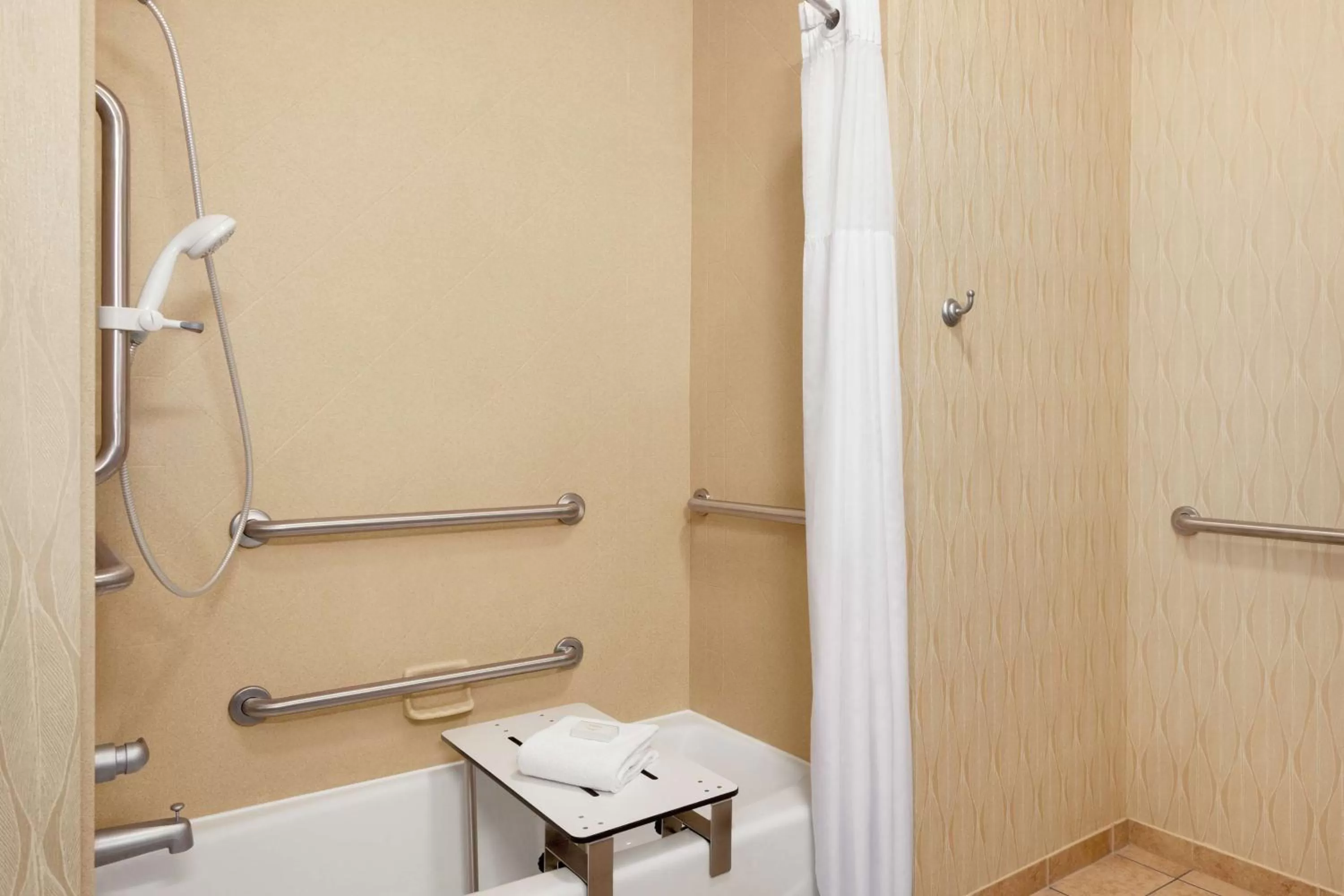 Bathroom in Hampton Inn Sulphur Springs