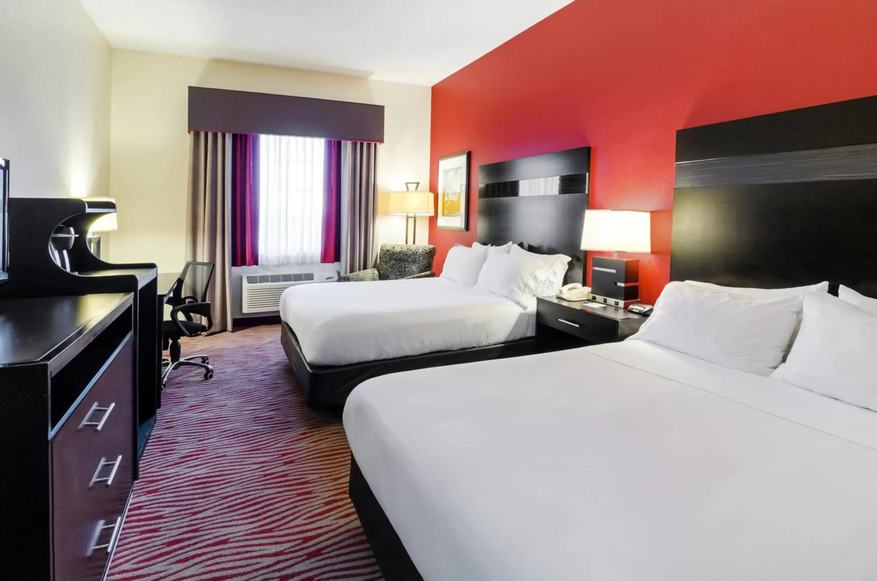 Photo of the whole room in Holiday Inn Express Hotel & Suites Vinita, an IHG Hotel