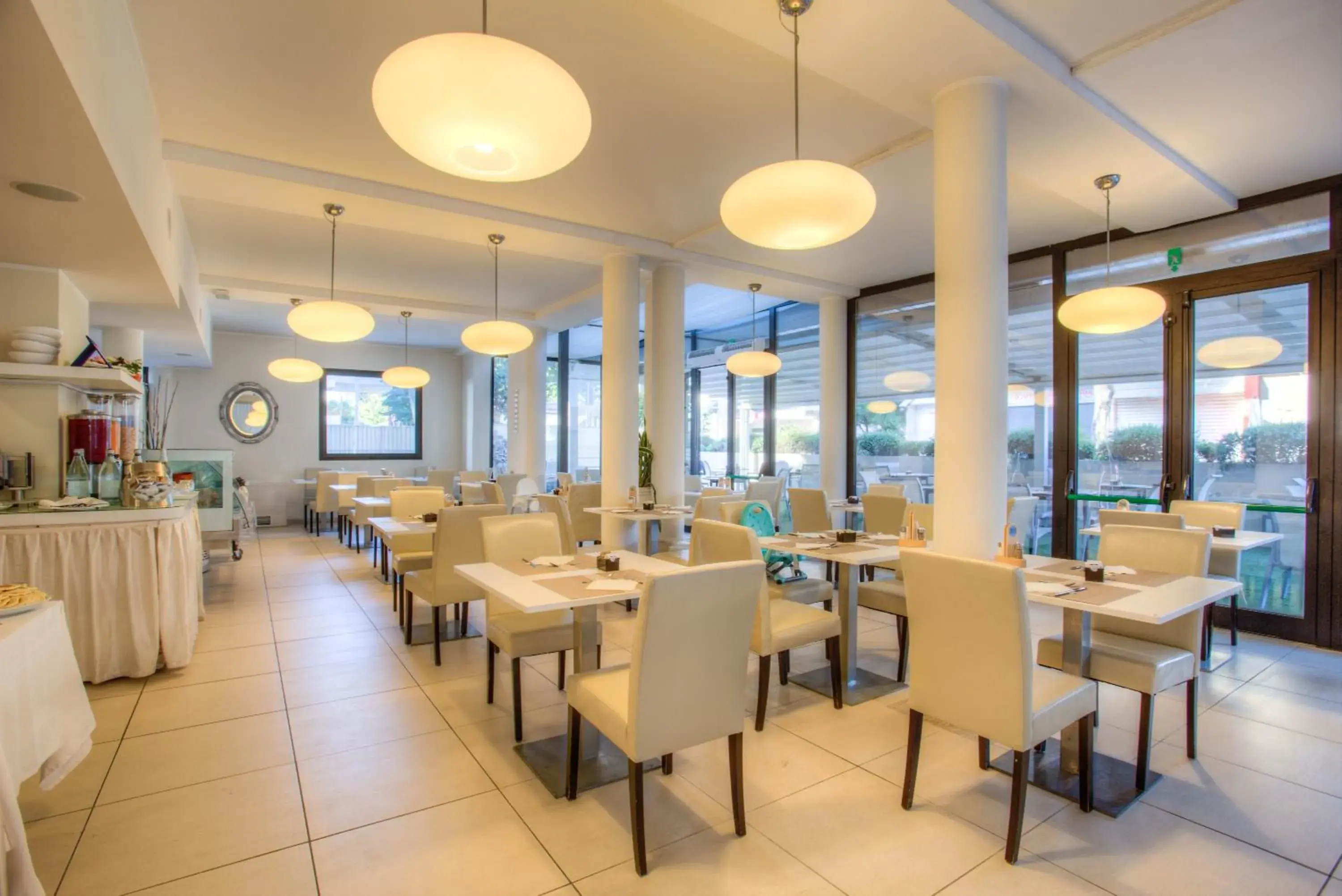 Restaurant/Places to Eat in Ferretti Beach Hotel