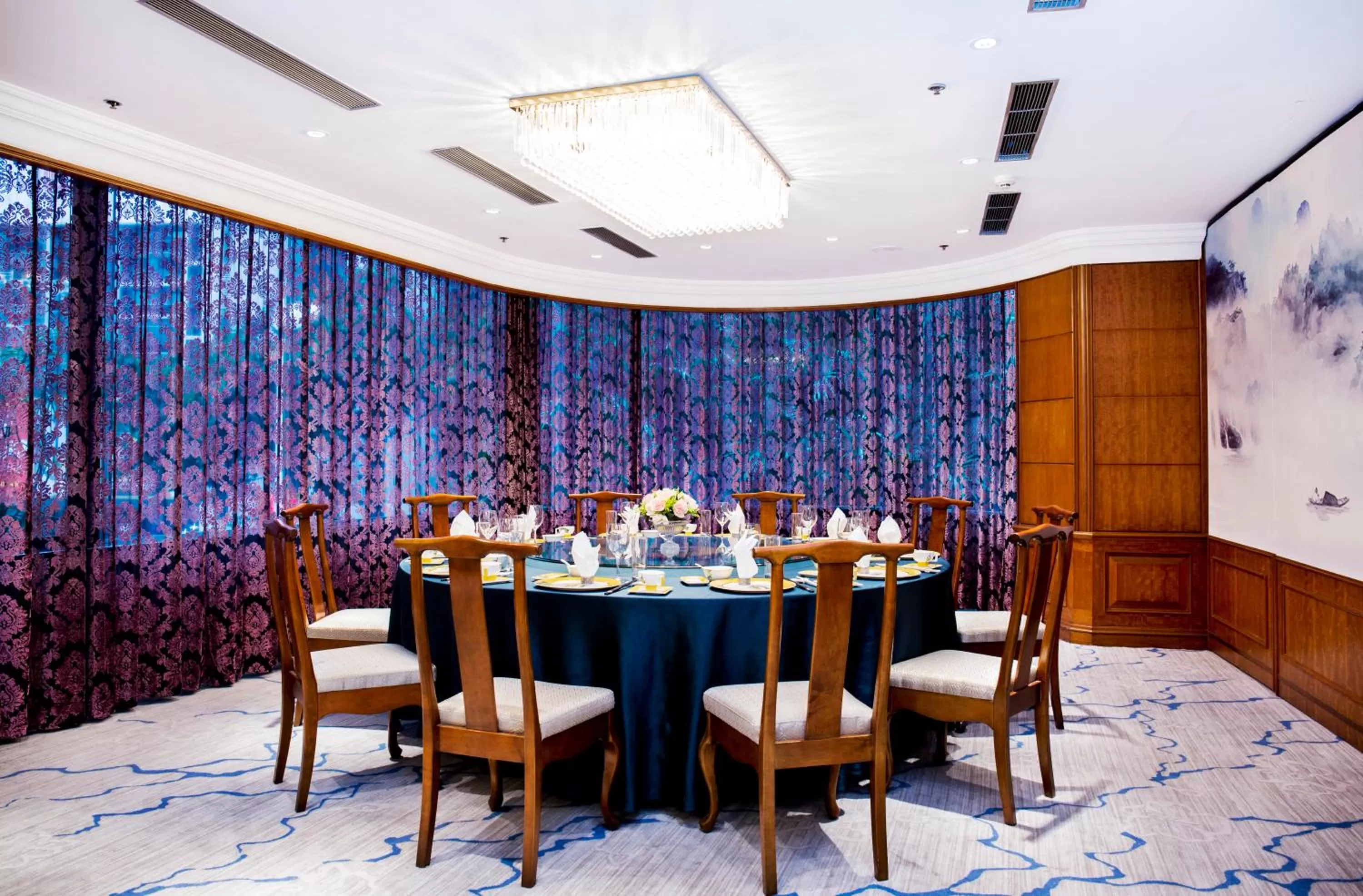 Restaurant/Places to Eat in Crowne Plaza Hotel & Suites Landmark Shenzhen, an IHG Hotel - Nearby Luohu Border, Indoor heated swimming pool, Receive RMB100 SPA coupon upon check-in