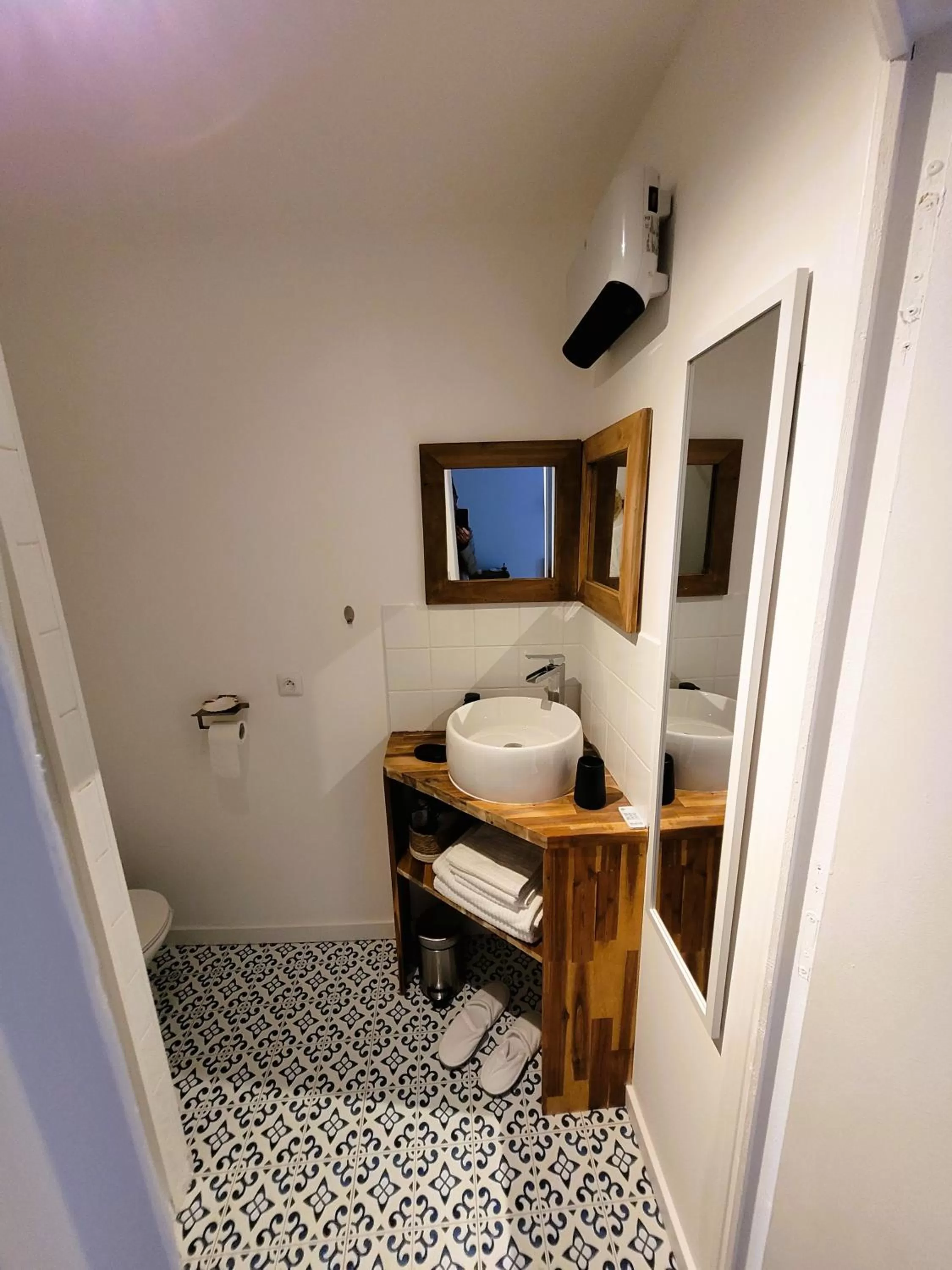 TV/Entertainment Center in La maison père camembert