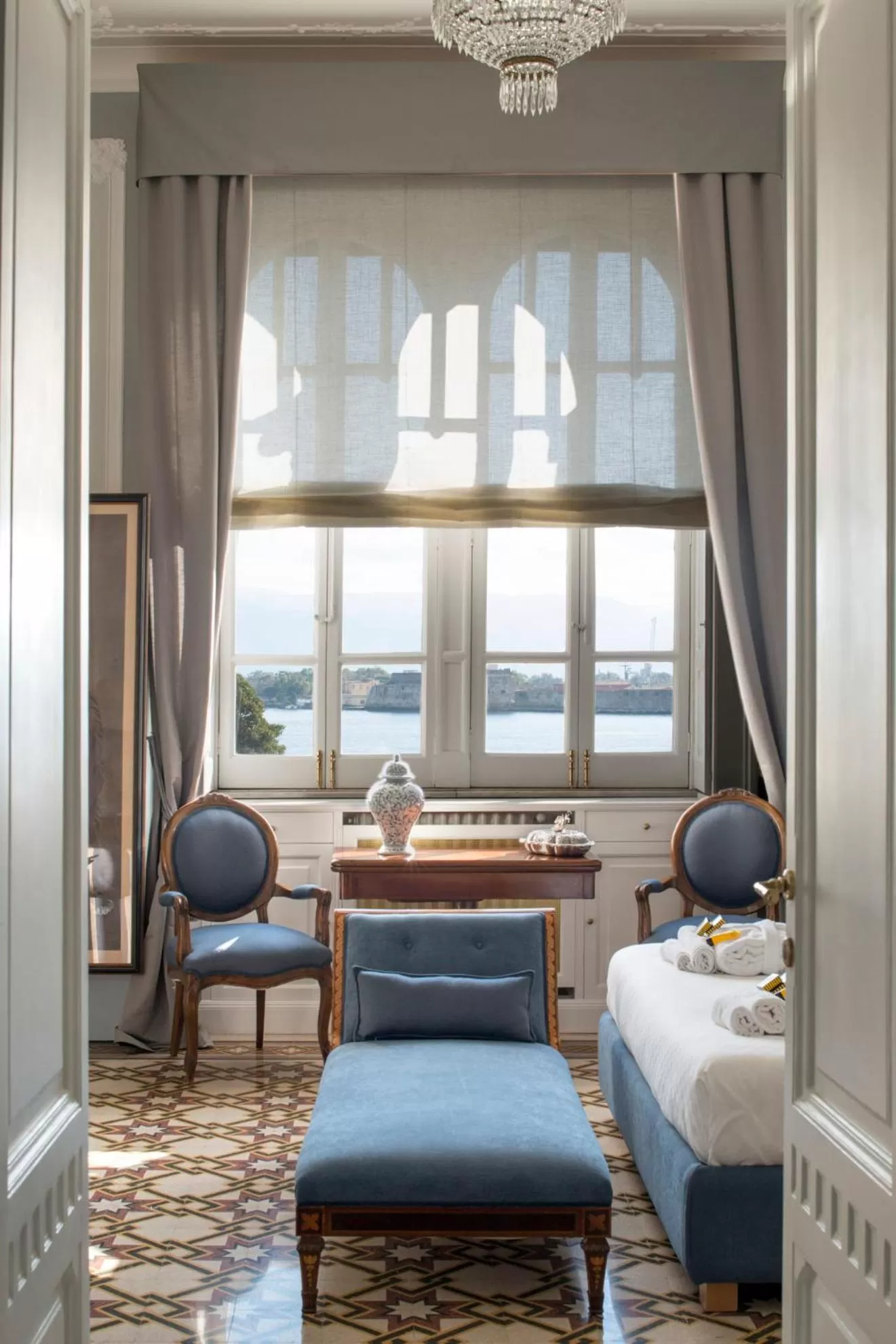 Photo of the whole room, Bed in Vittoria - house of charme