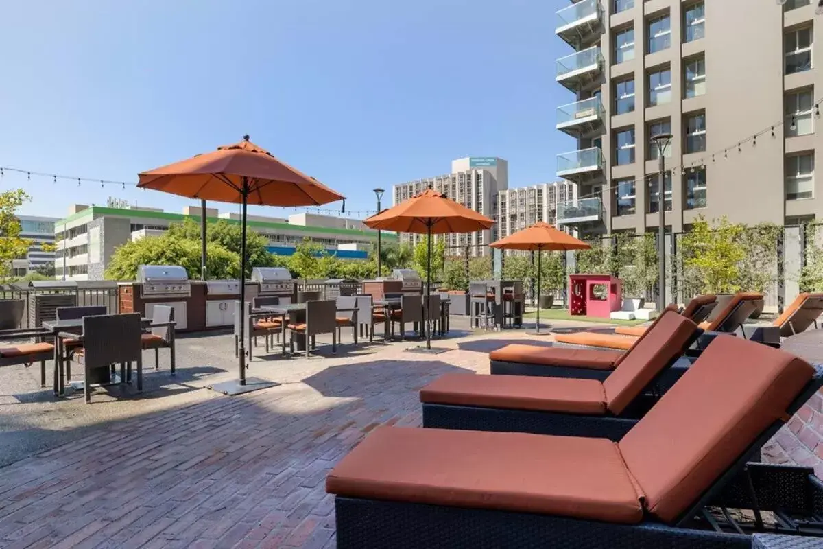 BBQ facilities in Amazing DTLA View 1bd Full Kitchen Free Private Parking.