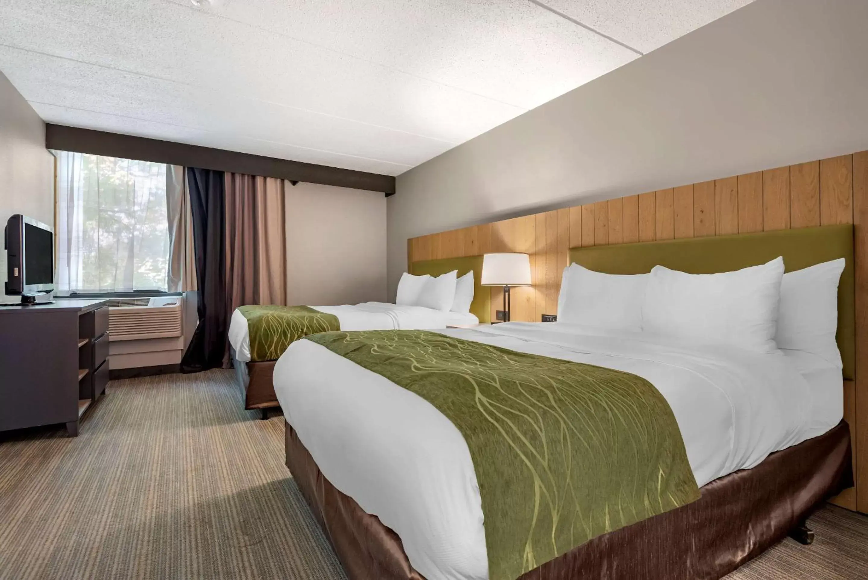 Bedroom, Bed in Comfort Inn & Suites Syracuse North