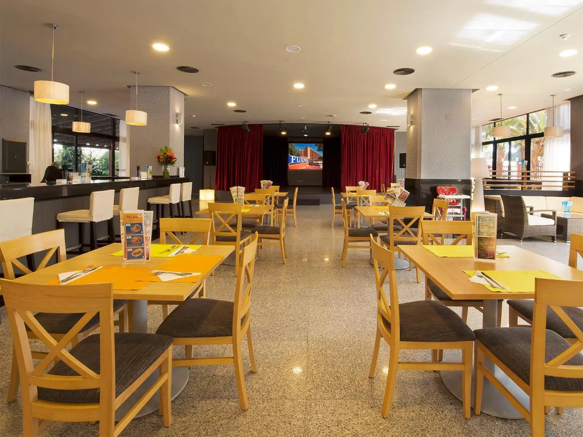 Lounge or bar, Restaurant/Places to Eat in Fuengirola Beach Apartamentos Turísticos