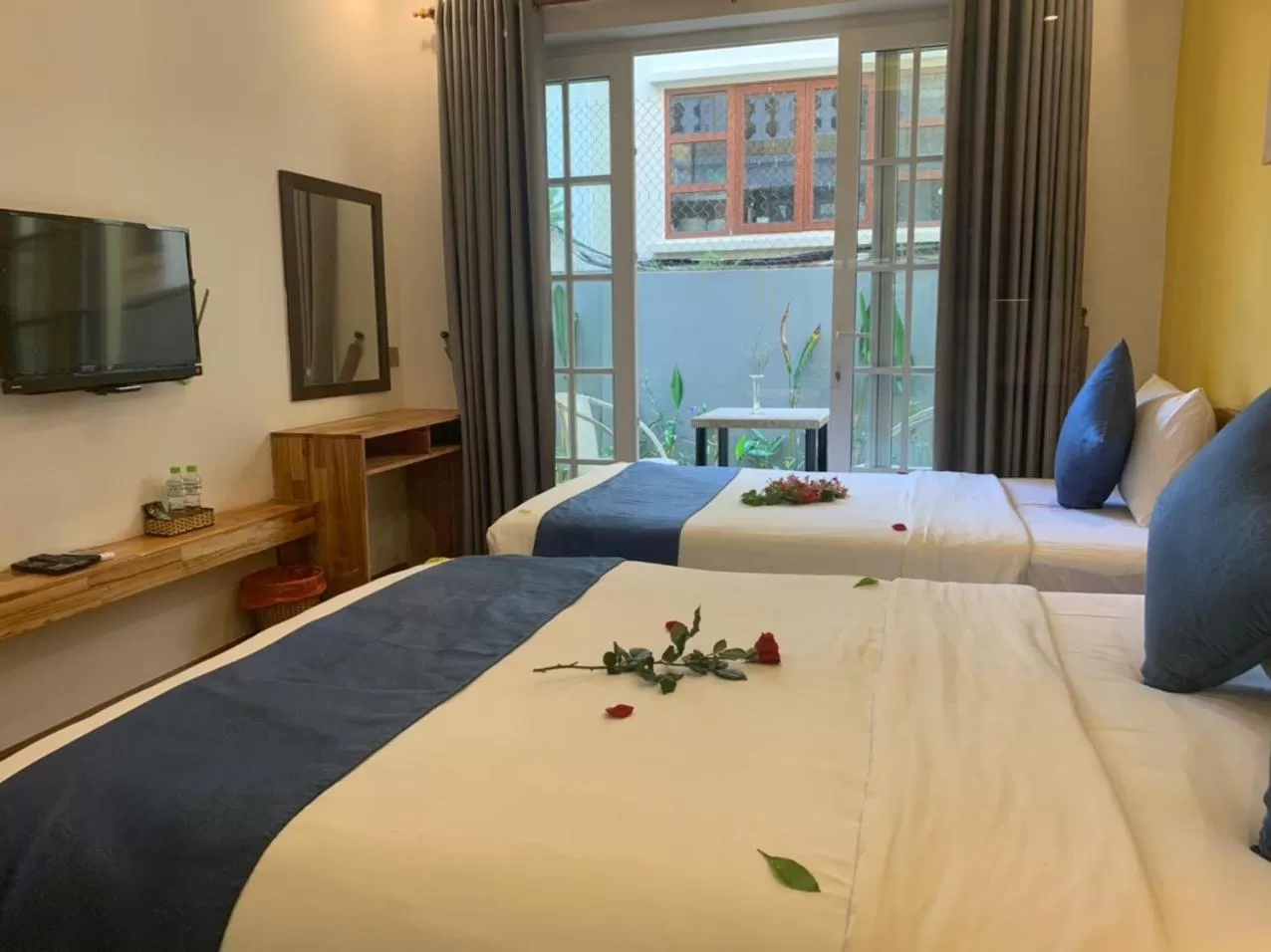 Bed in TRIPLE Riverside Villa Hotel HoiAn