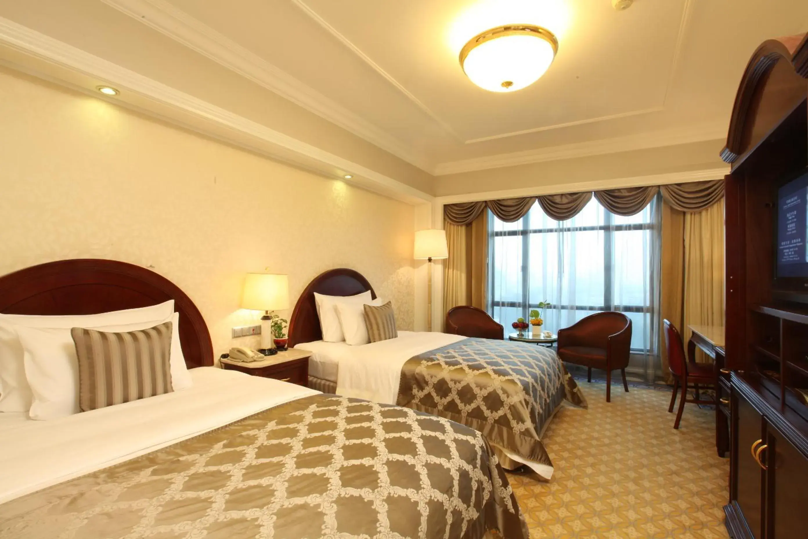 Executive Twin Room in Zhongwei Green Lake Hotel Kunming