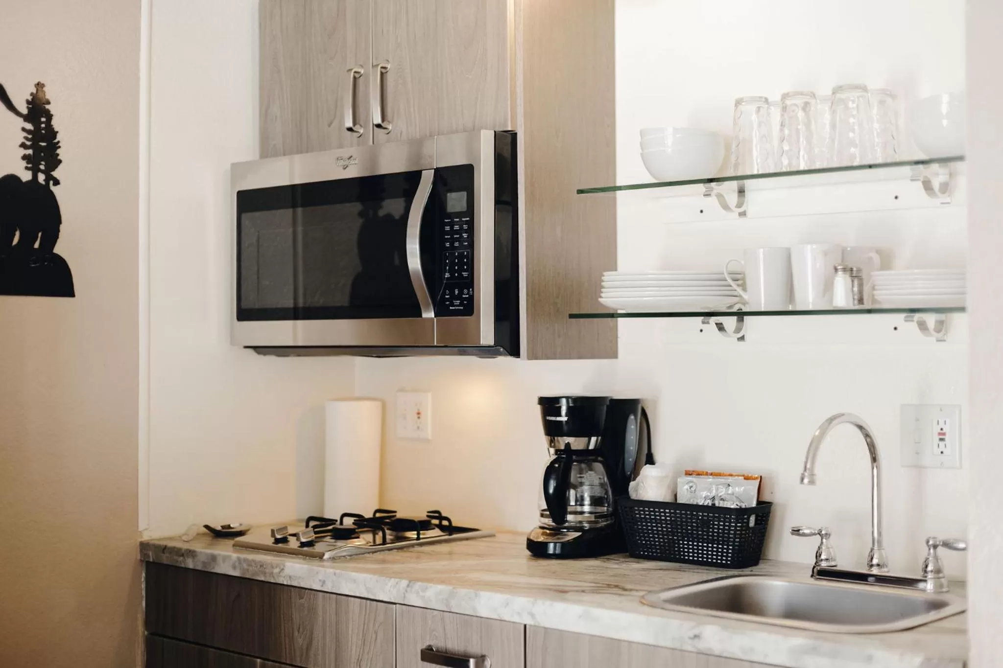 Coffee/tea facilities in Vintage Lakeside Inn
