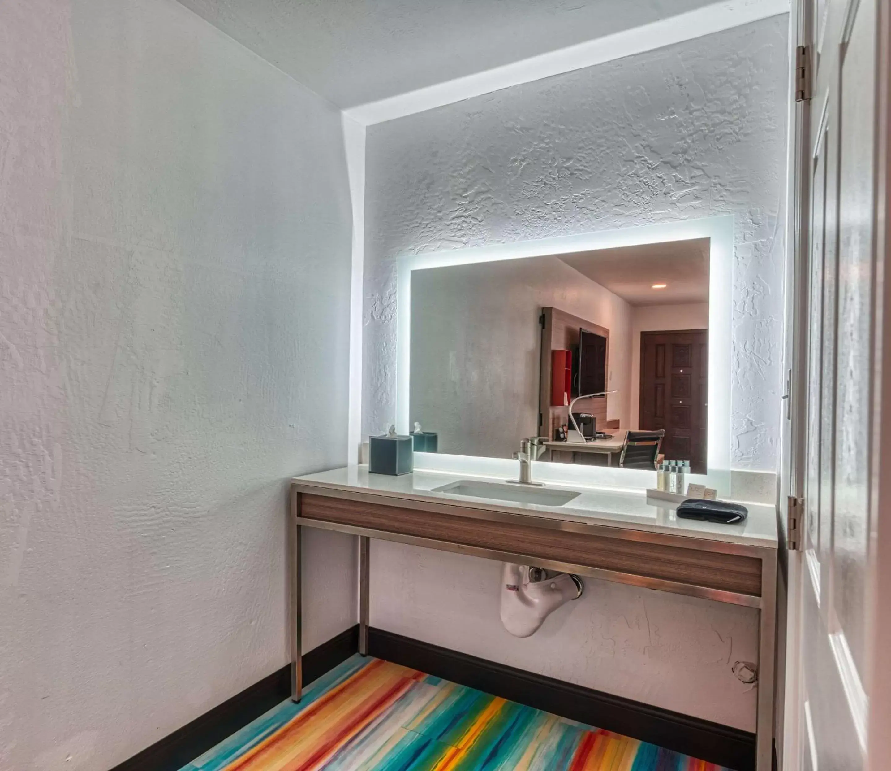 Bathroom in Casa Via Mar Inn, Ascend Hotel Collection