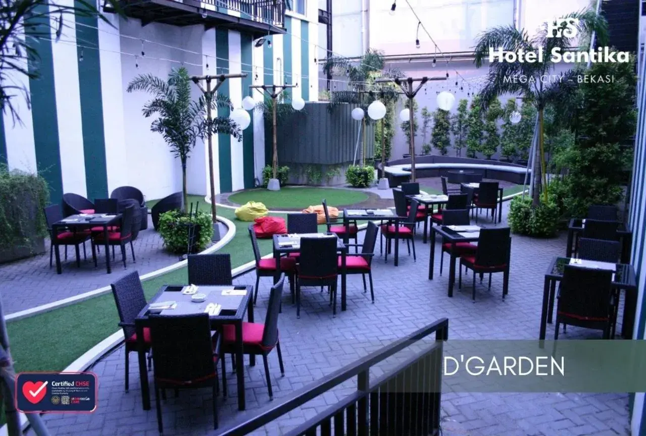 Garden, Restaurant/Places to Eat in Hotel Santika Mega City - Bekasi