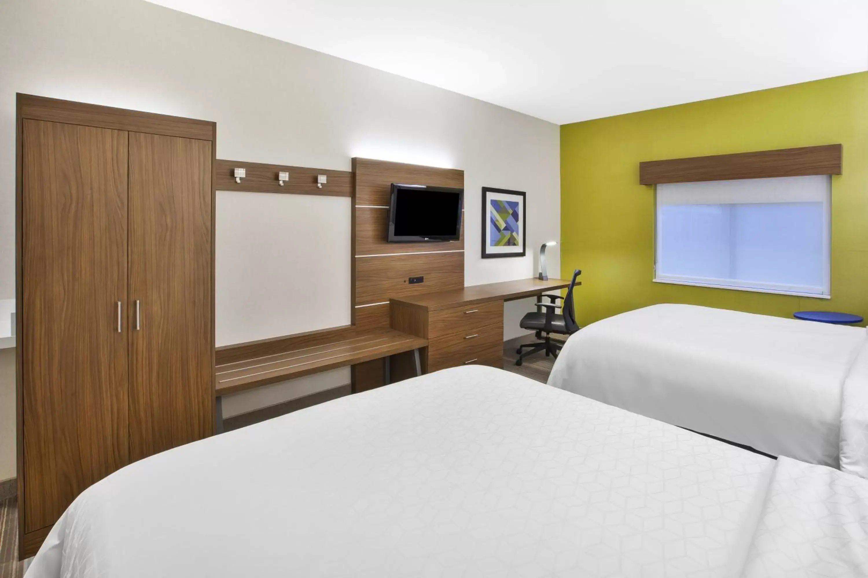 Photo of the whole room, Bed in Holiday Inn Express Rochester-Victor, an IHG Hotel