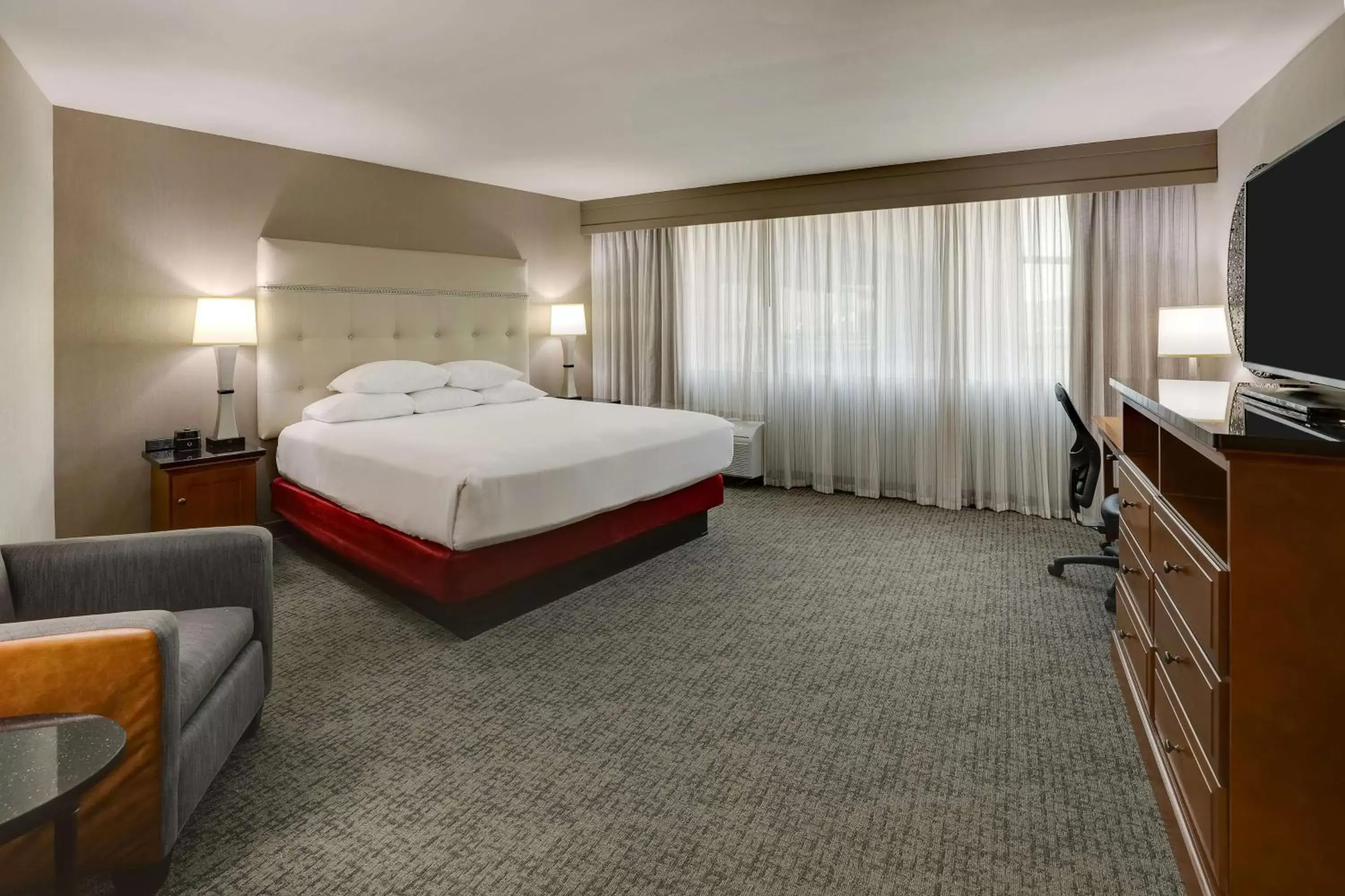 Bedroom, Bed in Drury Inn & Suites Phoenix Airport