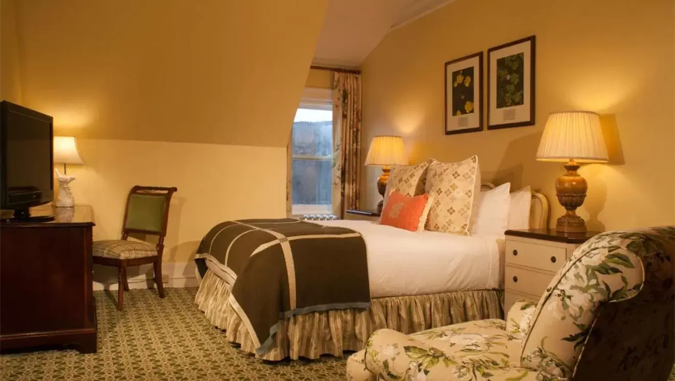 Bed in Omni Mount Washington Resort