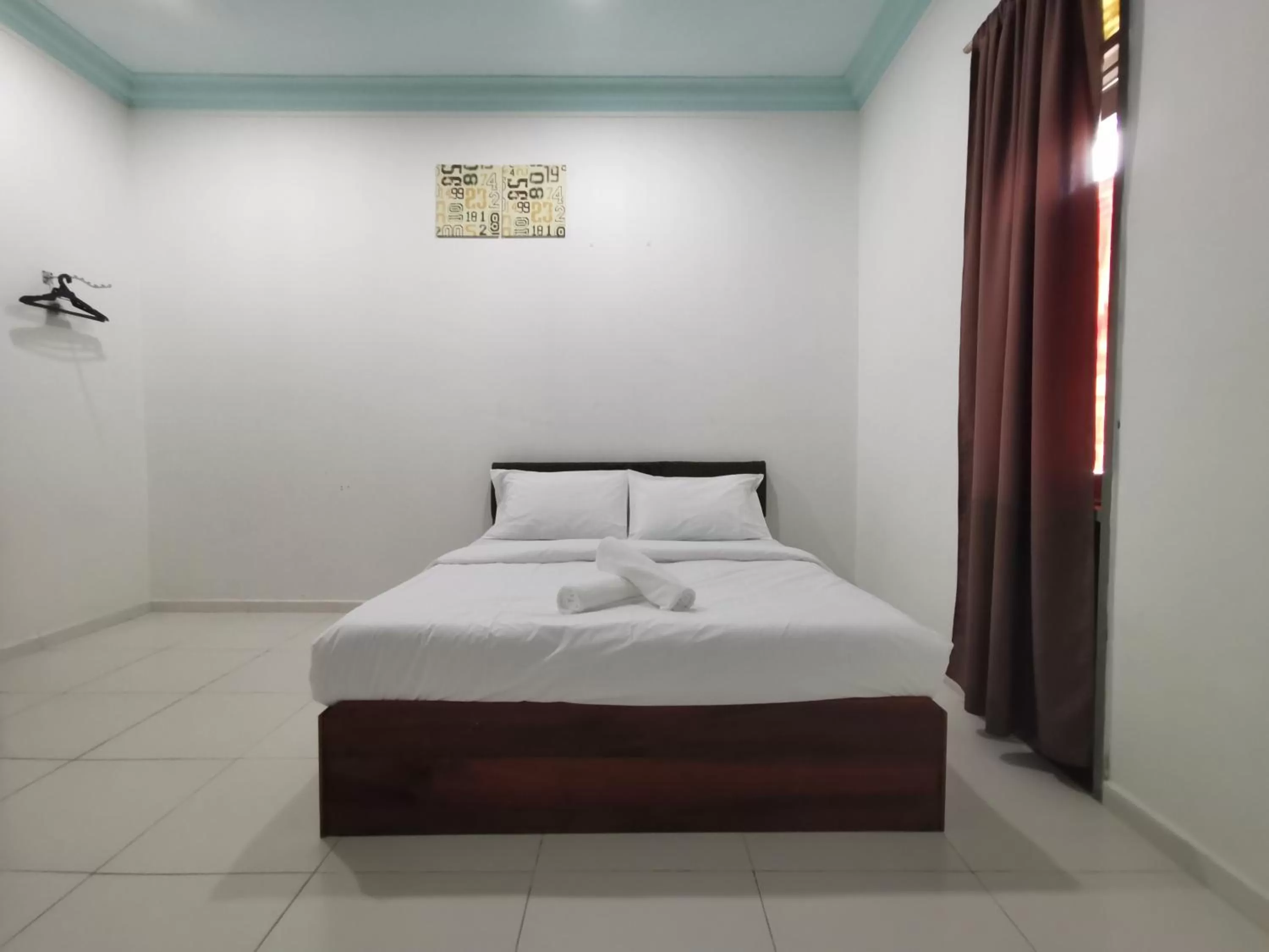 Photo of the whole room, Bed in RVH Kuala Terengganu