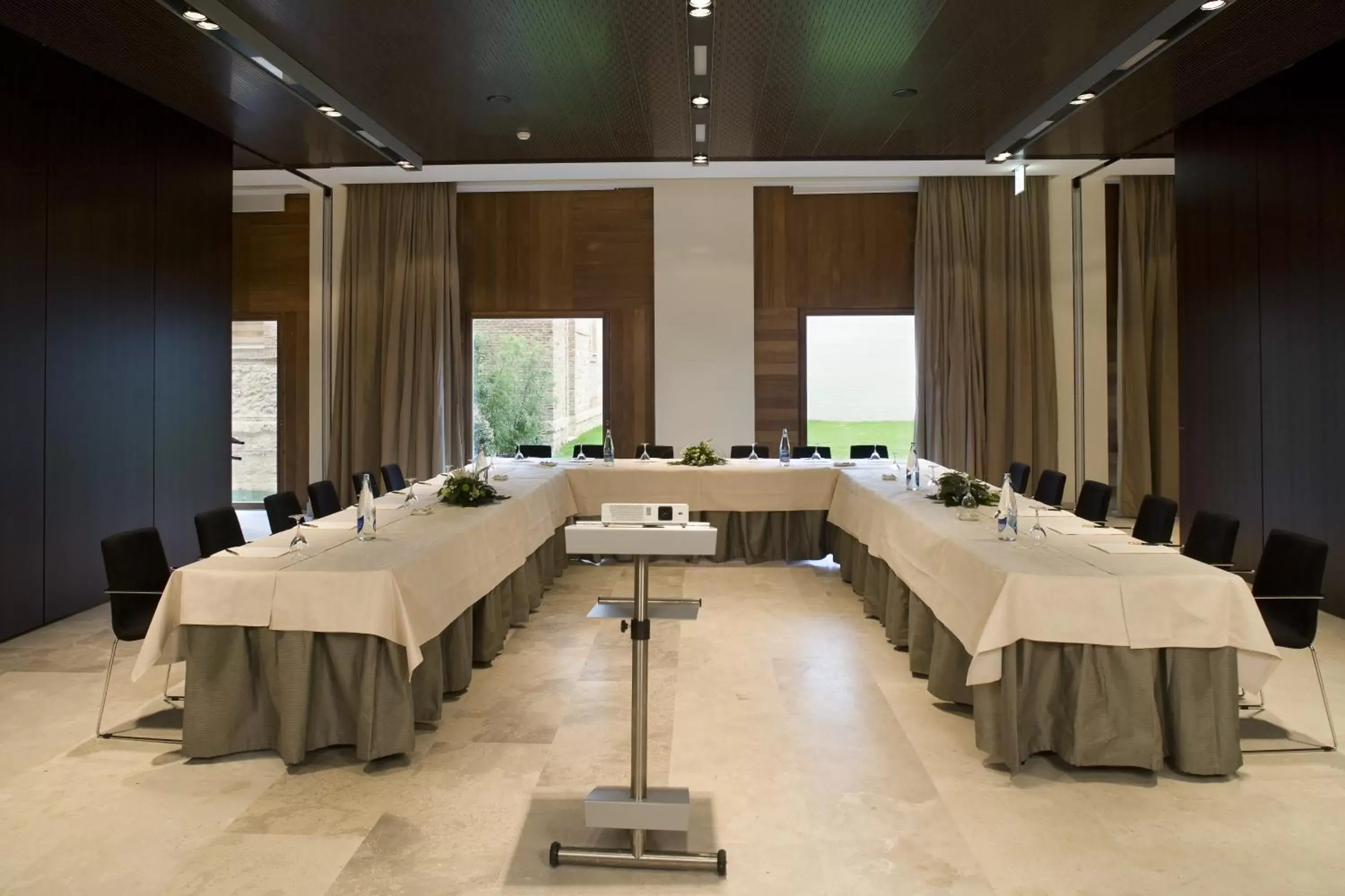 Business facilities in Parador de Alcalá de Henares