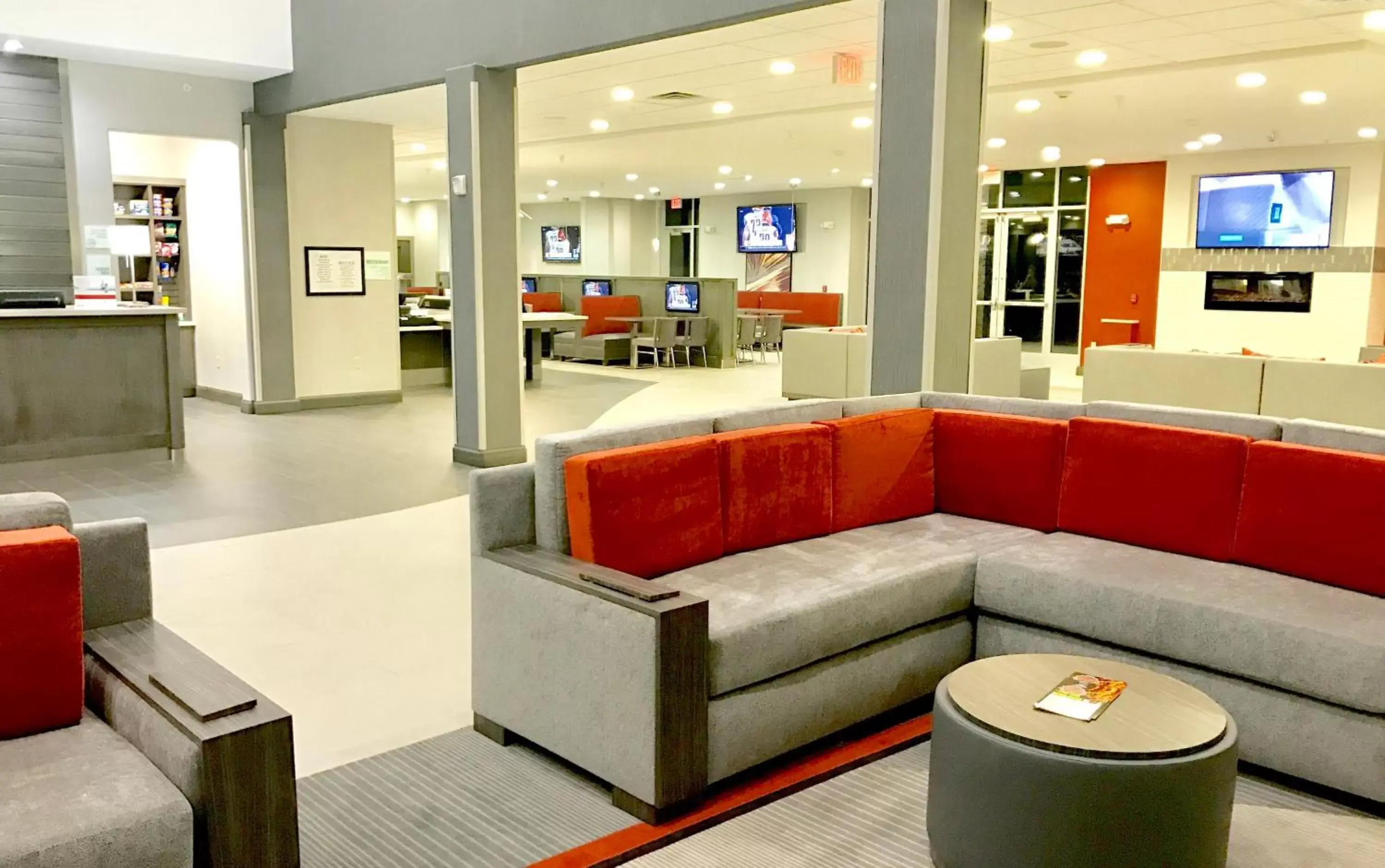 Lounge or bar, Lobby/Reception in Holiday Inn Abilene - North College Area, an IHG Hotel