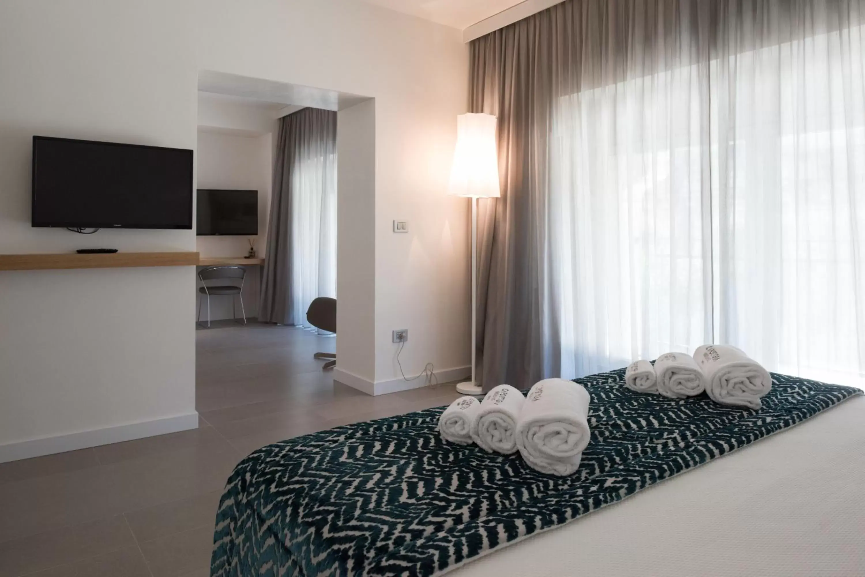 Photo of the whole room, Bed in Caportigia Boutique Hotel