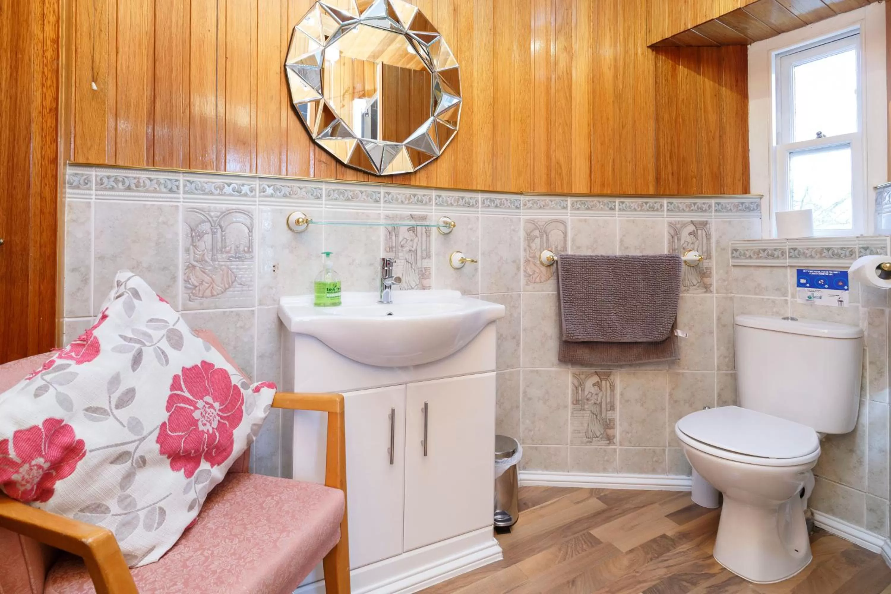 Shower in Castle Walk Bed & Breakfast