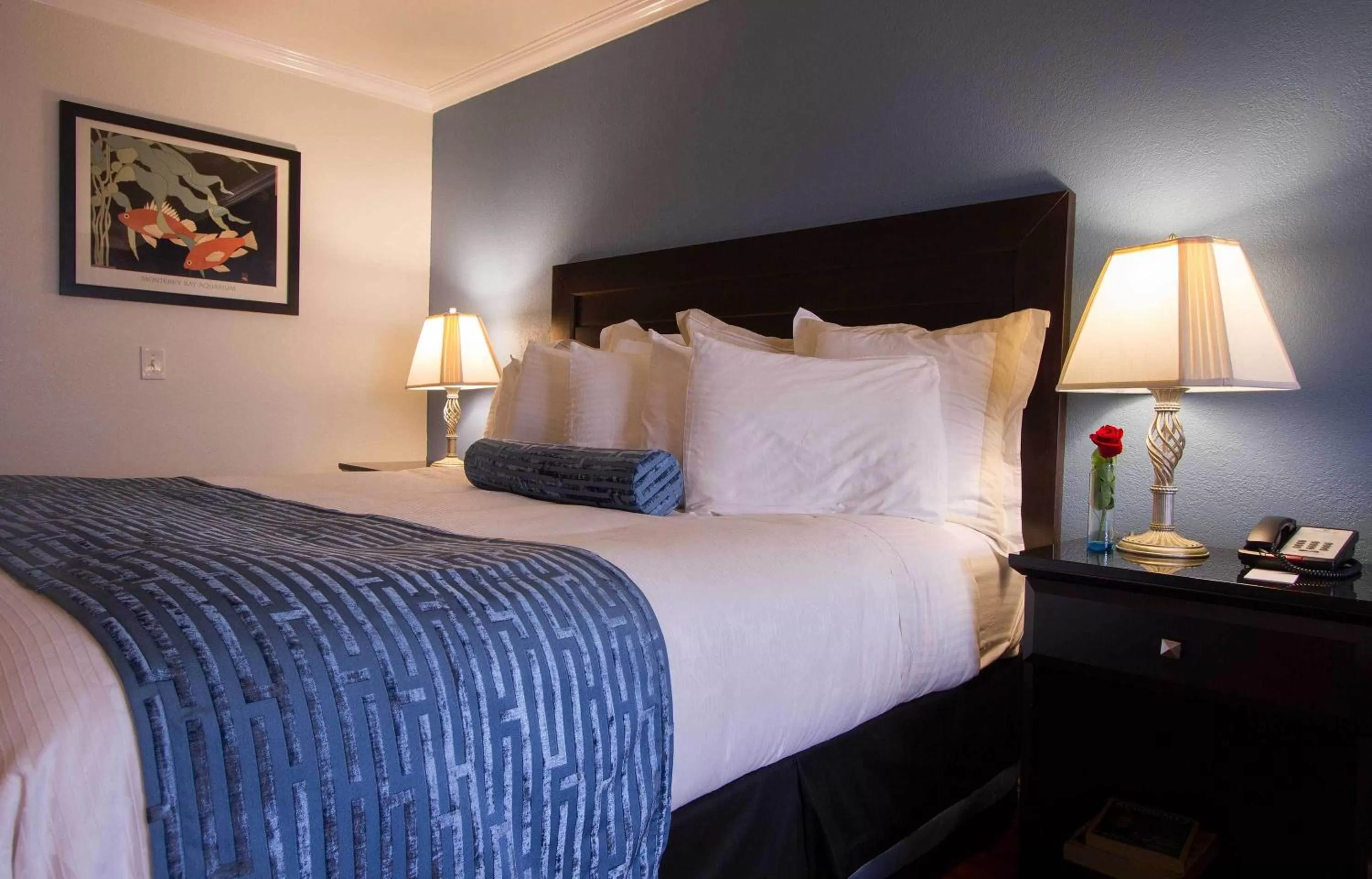 Bed in Regency Inn in Los Angeles