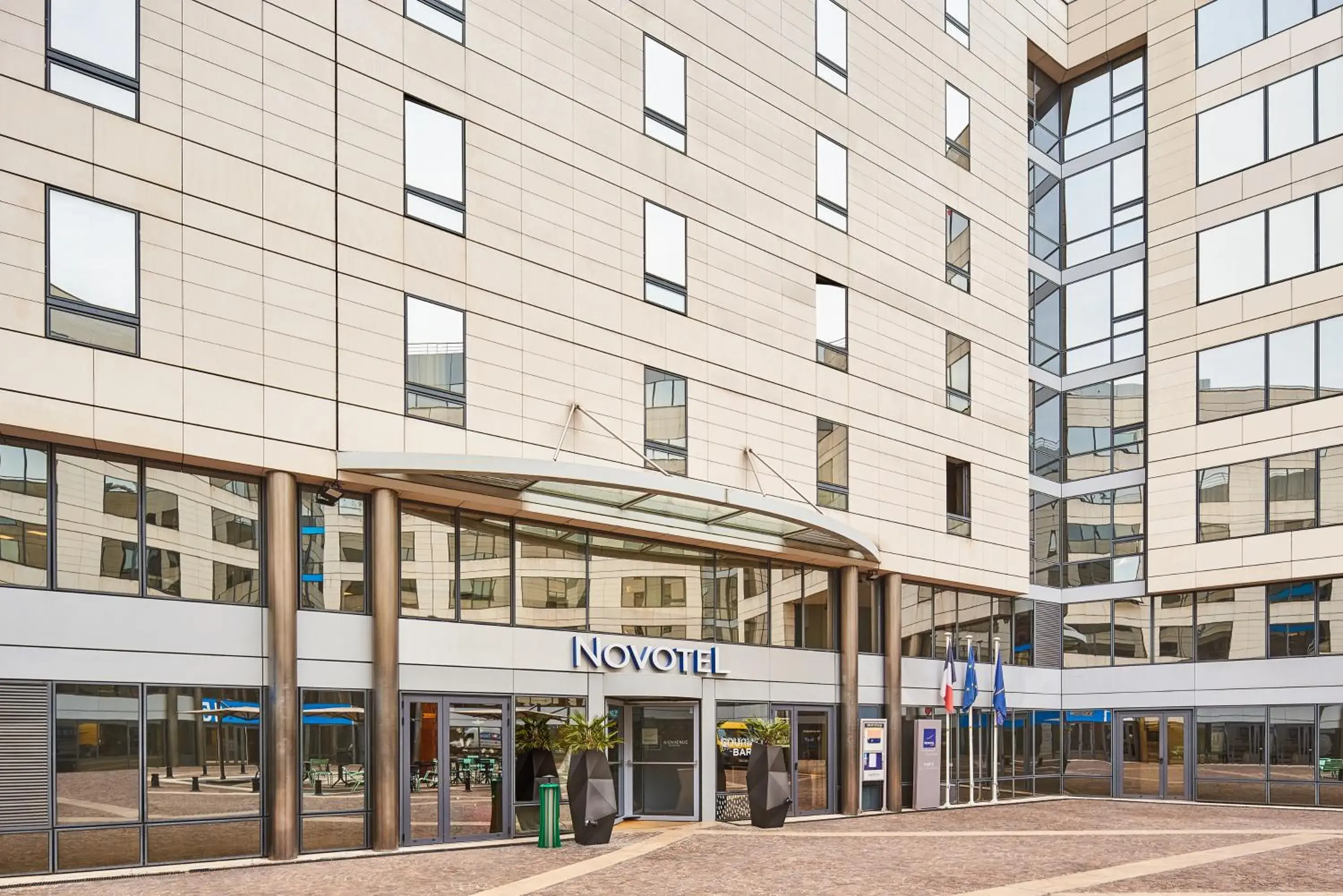 Facade/entrance, Property Building in Novotel Paris Rueil Malmaison