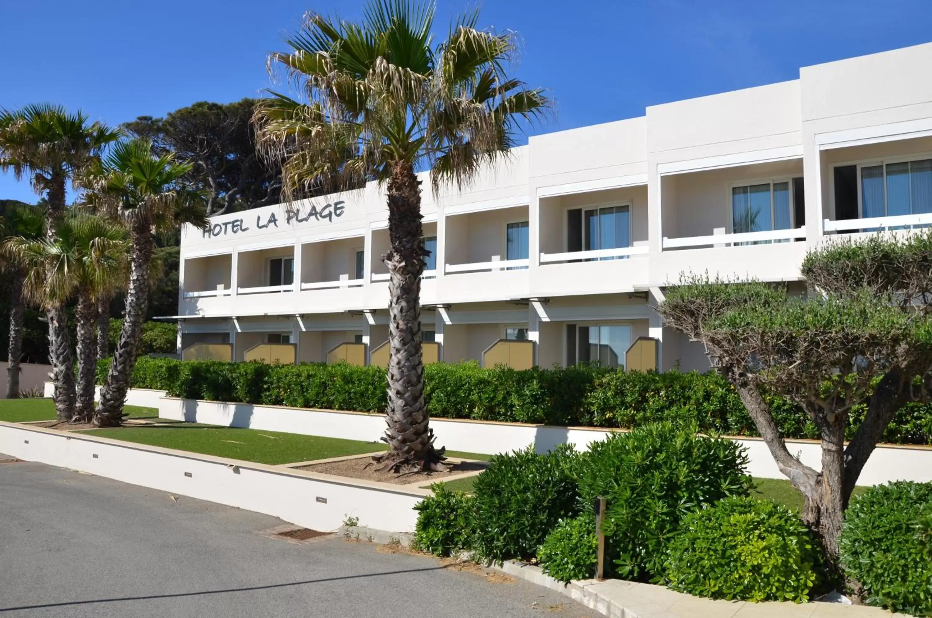 Property Building in Hôtel La Plage