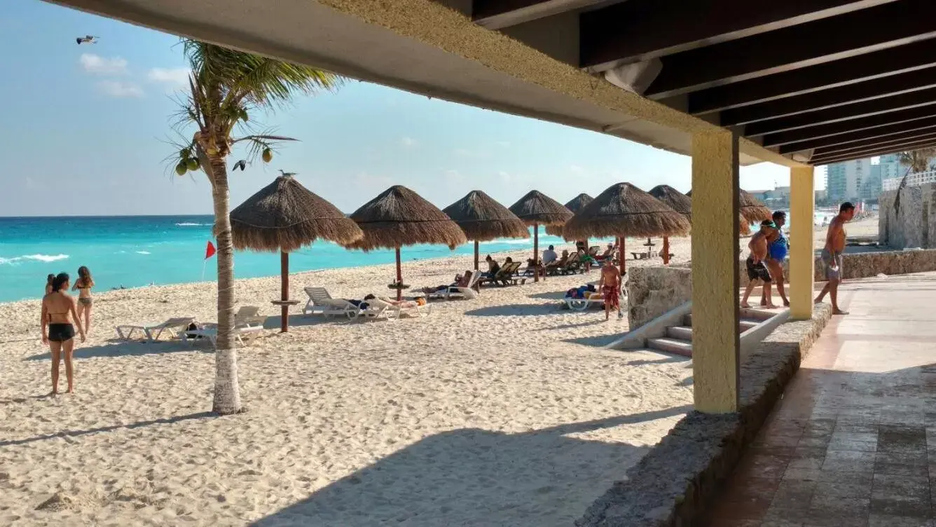 Beach in Apartment Ocean Front Cancun