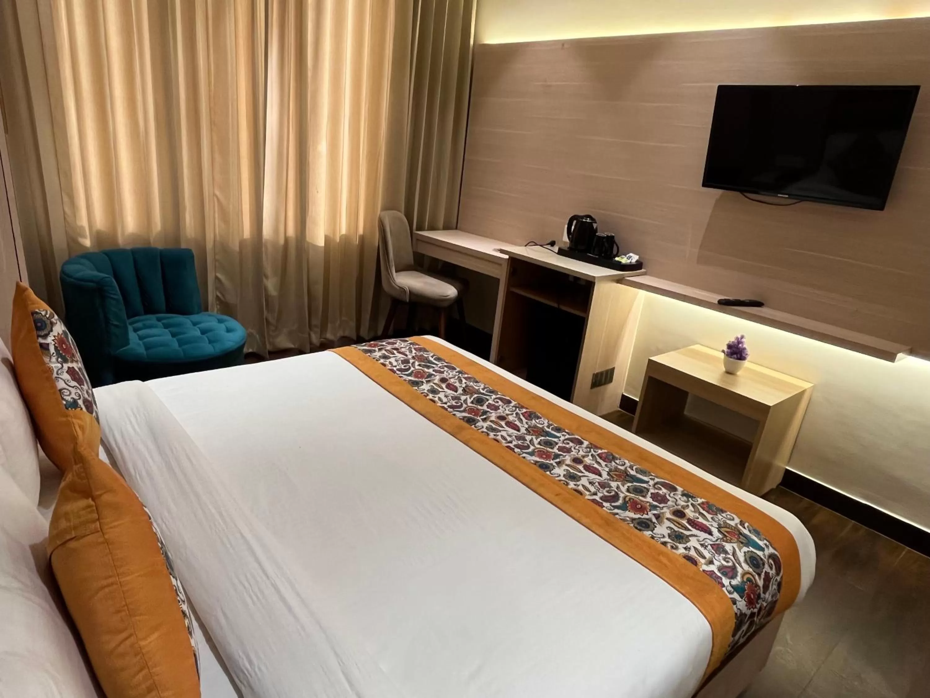 Photo of the whole room, Bed in RRV Hotel