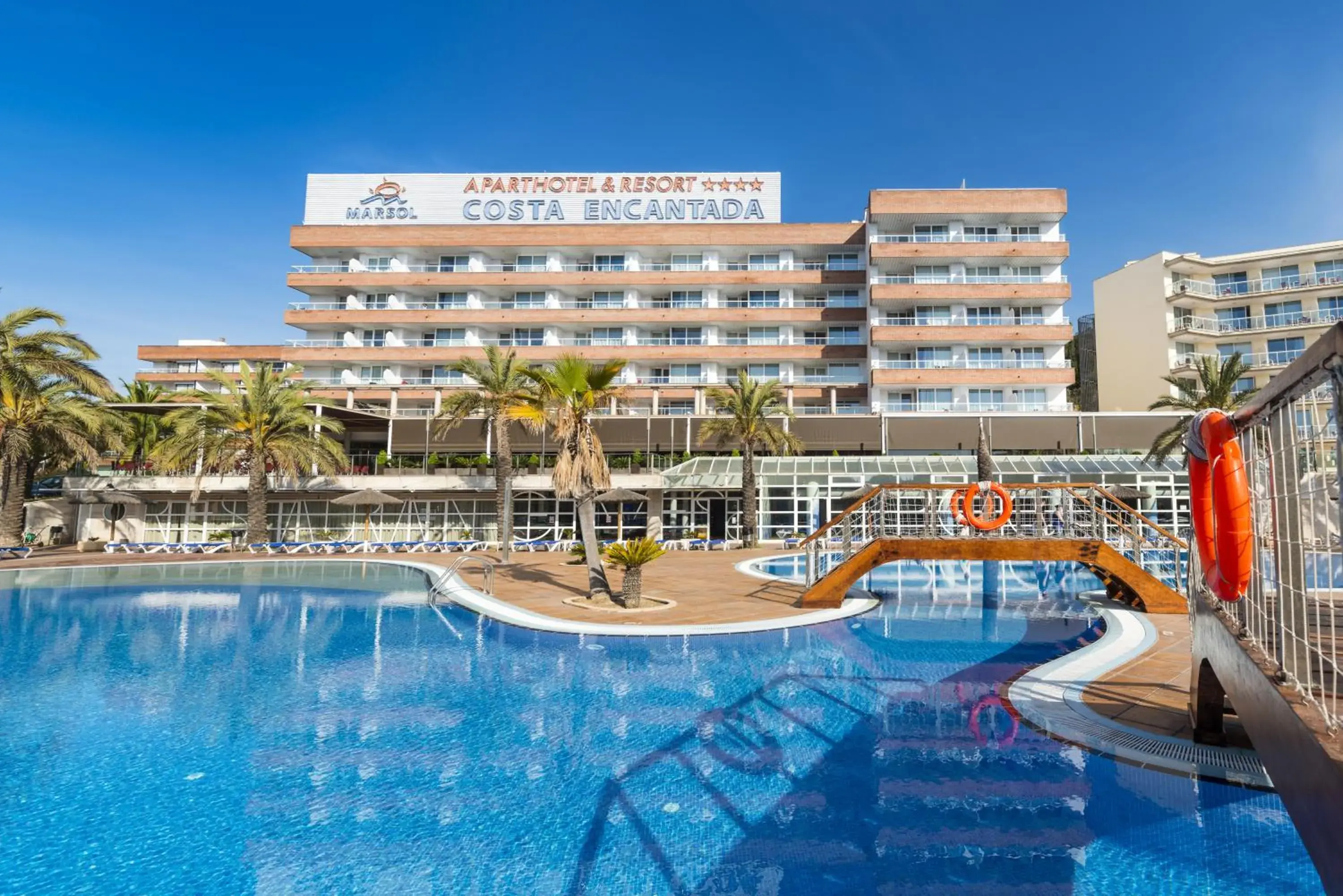 Swimming pool, Property Building in Aparthotel Costa Encantada